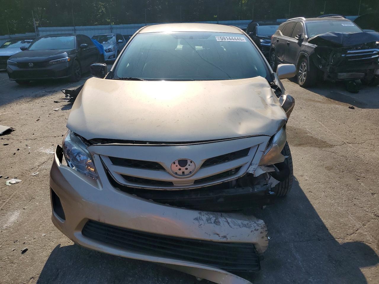 2011 Toyota Corolla Le Gold vin: JTDBU4EE7B9125875