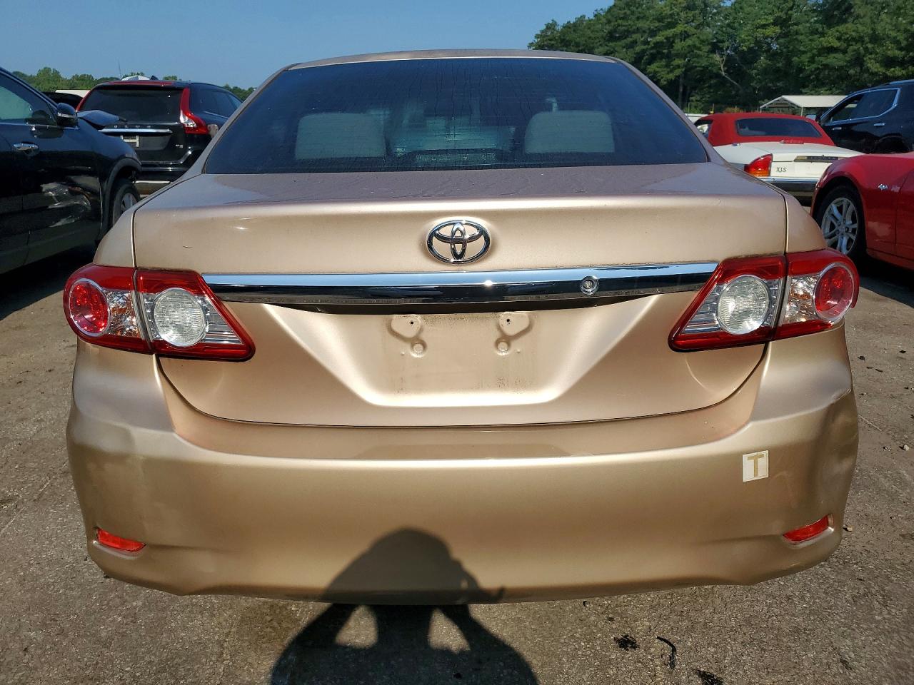 2011 Toyota Corolla Le Gold vin: JTDBU4EE7B9125875