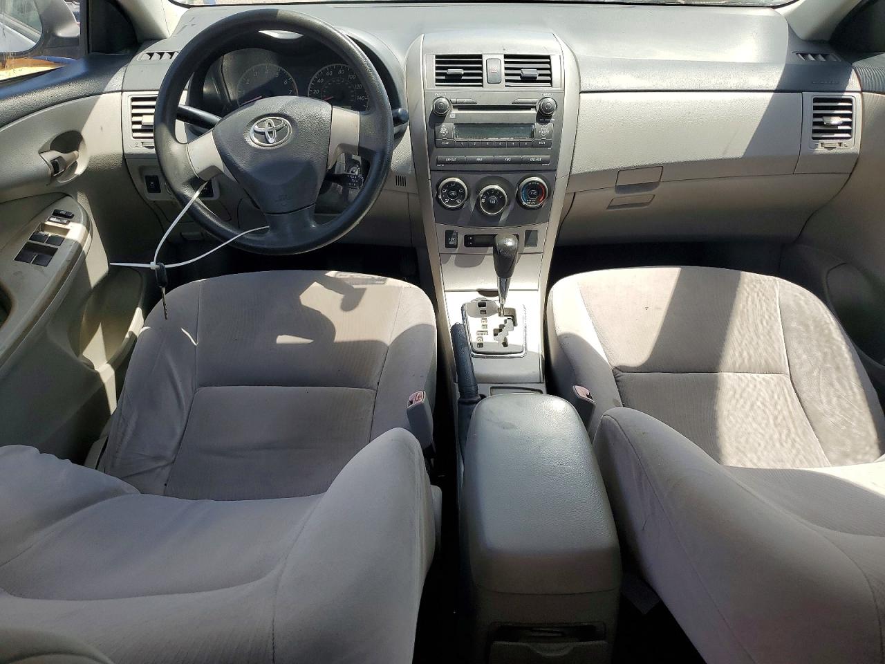 2011 Toyota Corolla Le Silver vin: JTDBU4EE7B9128467