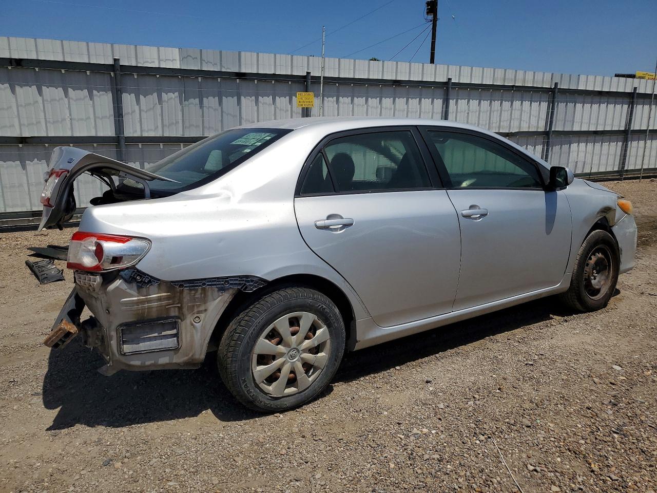 2011 Toyota Corolla Le Silver vin: JTDBU4EE7B9128467