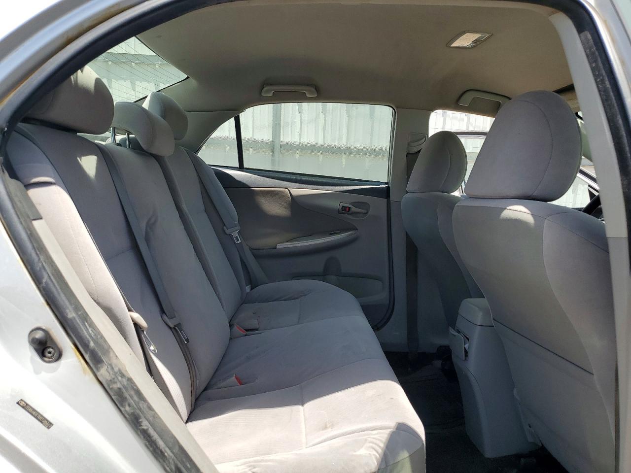 2011 Toyota Corolla Le Silver vin: JTDBU4EE7B9128467