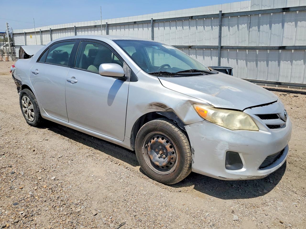 2011 Toyota Corolla Le Silver vin: JTDBU4EE7B9128467