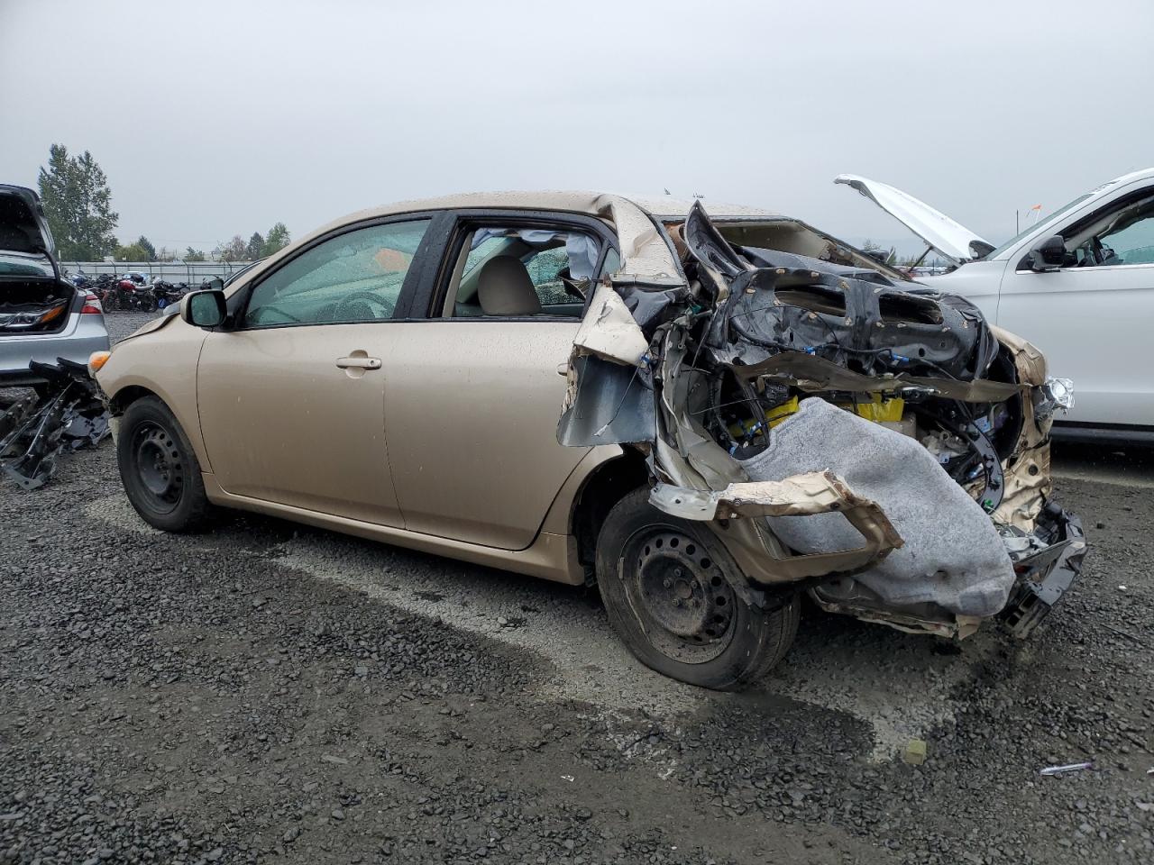 2011 Toyota Corolla Base Gold vin: JTDBU4EE7B9140618