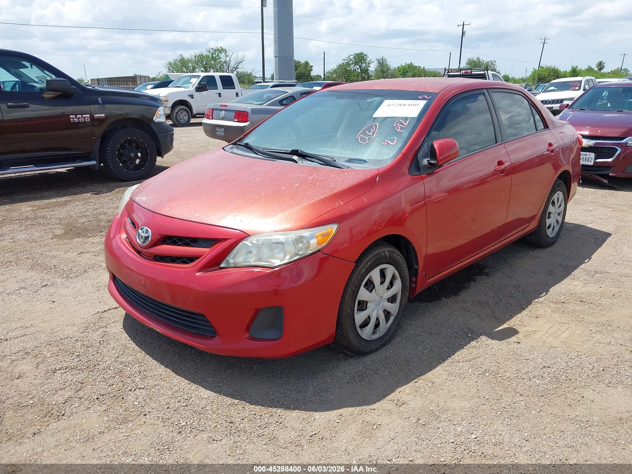 2011 Toyota Corolla Le Red vin: JTDBU4EE7B9141364