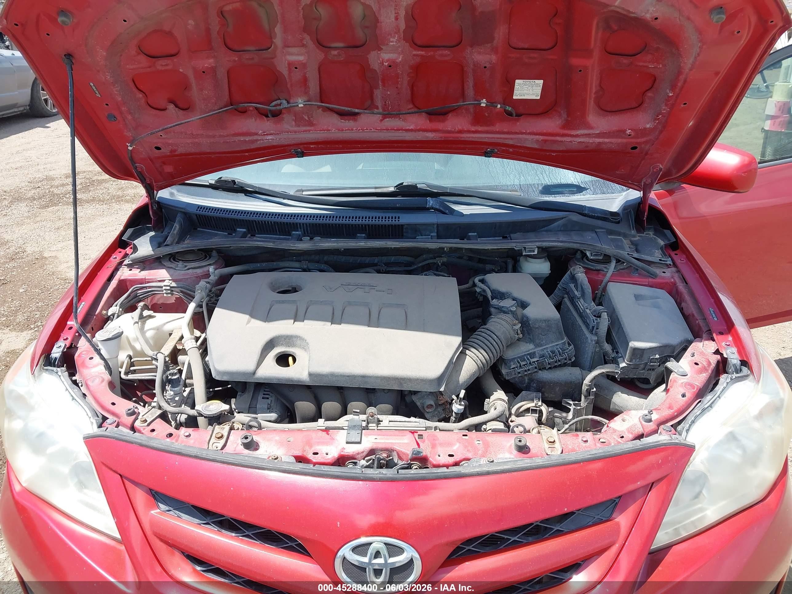 2011 Toyota Corolla Le Red vin: JTDBU4EE7B9141364