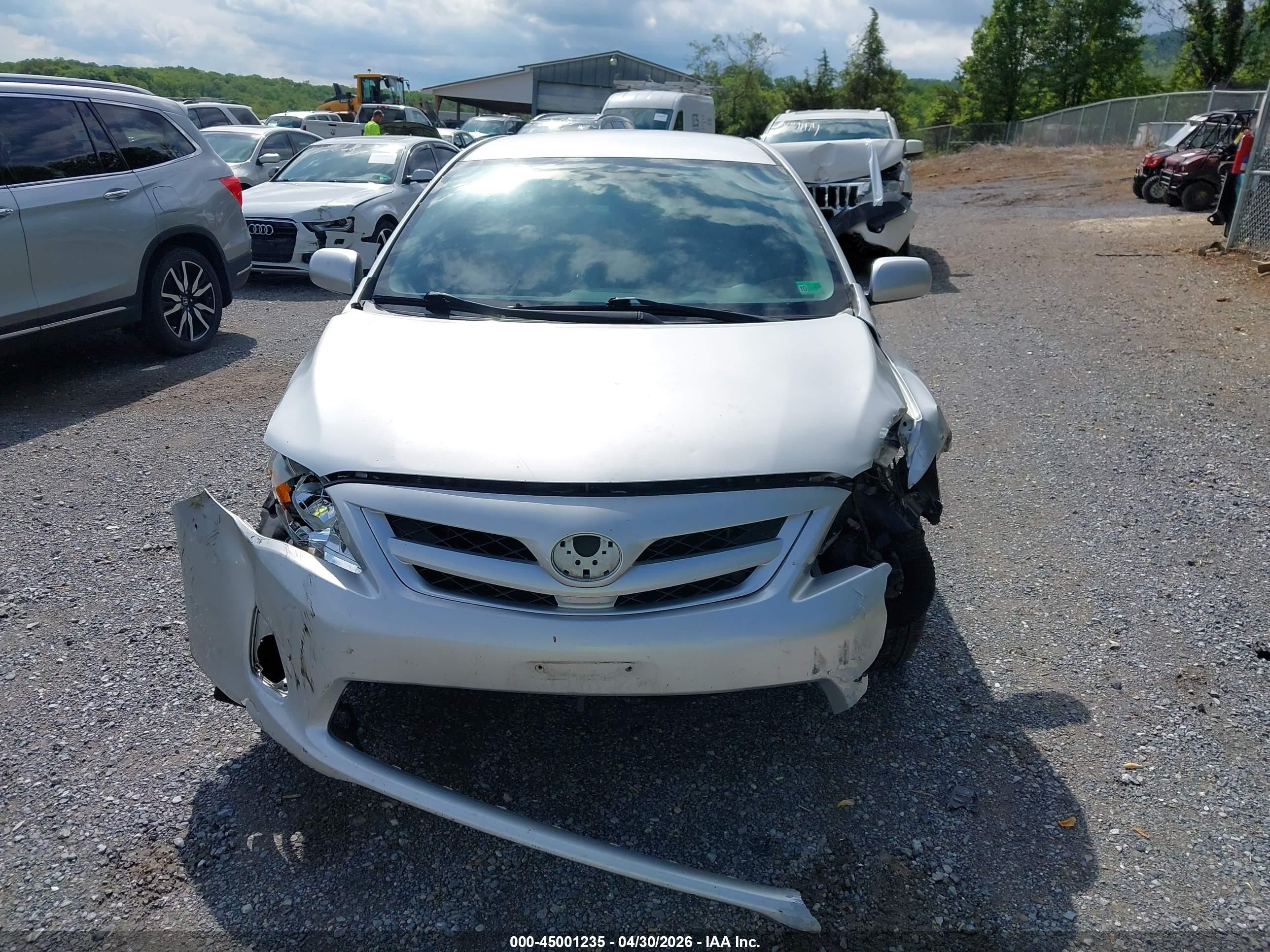 2011 Toyota Corolla Le Silver vin: JTDBU4EE7B9149013