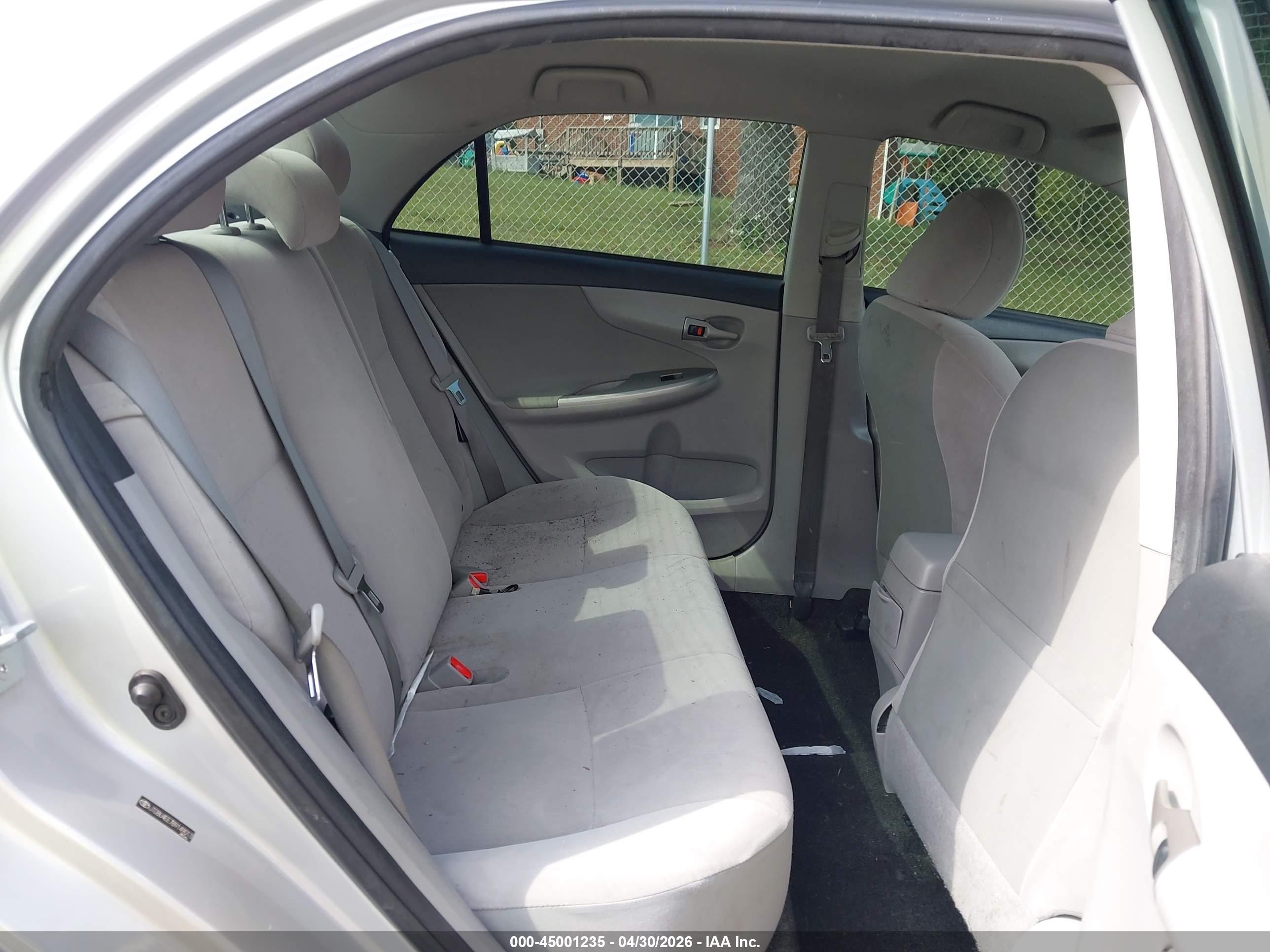 2011 Toyota Corolla Le Silver vin: JTDBU4EE7B9149013