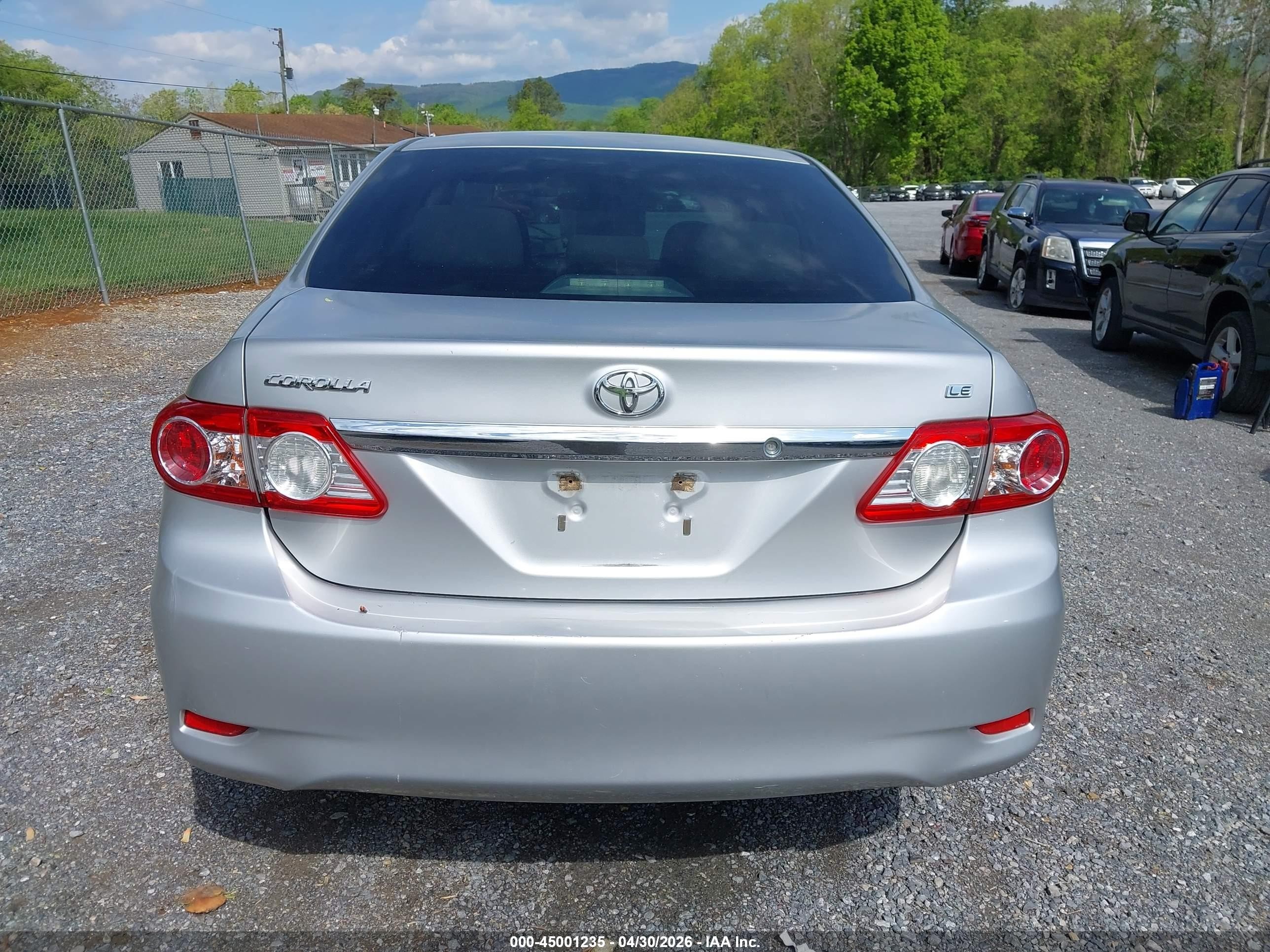2011 Toyota Corolla Le Silver vin: JTDBU4EE7B9149013