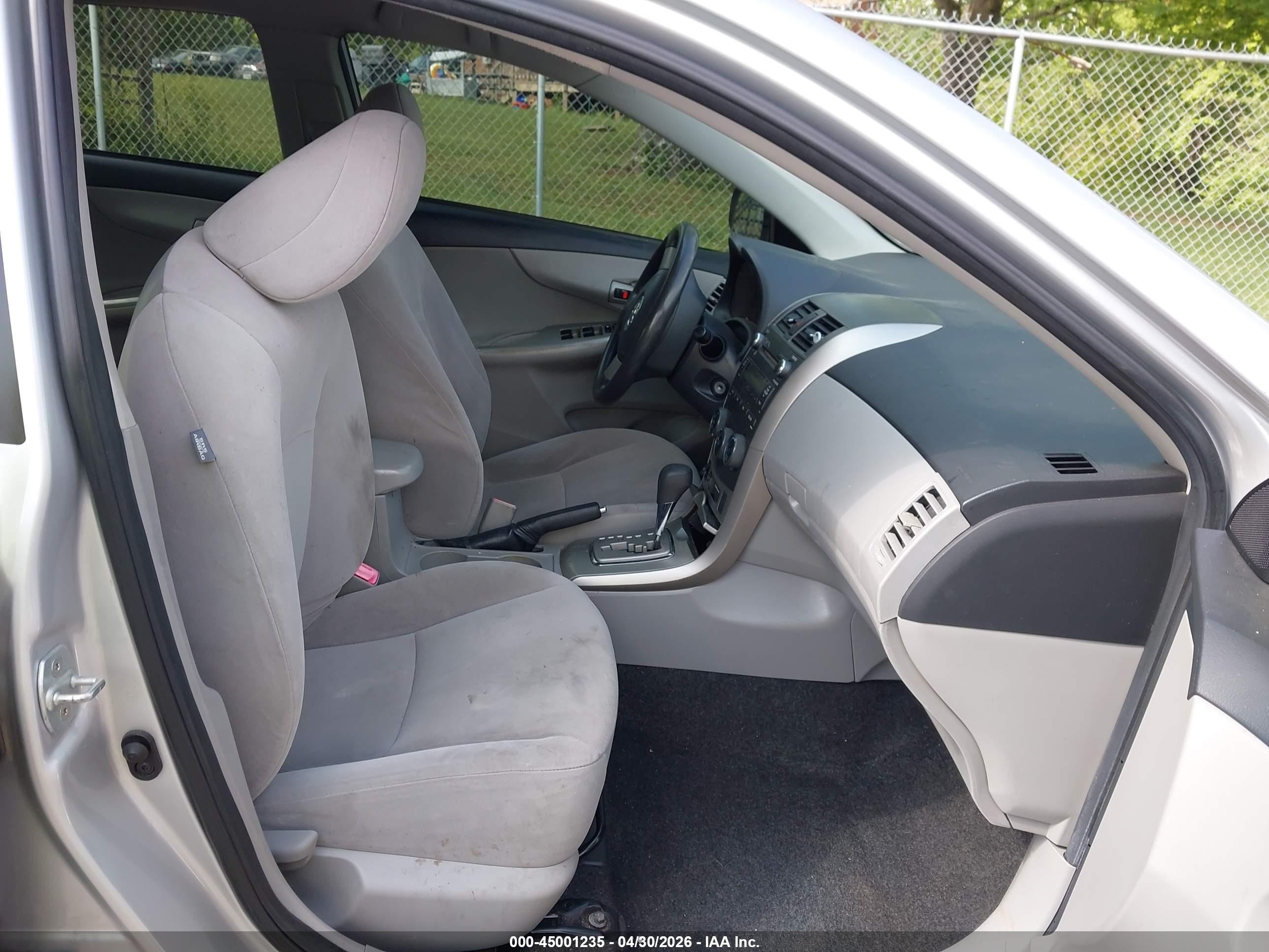 2011 Toyota Corolla Le Silver vin: JTDBU4EE7B9149013