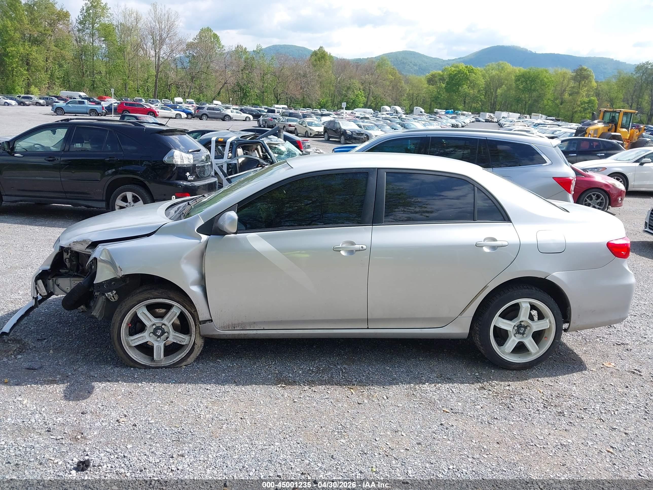 2011 Toyota Corolla Le Silver vin: JTDBU4EE7B9149013
