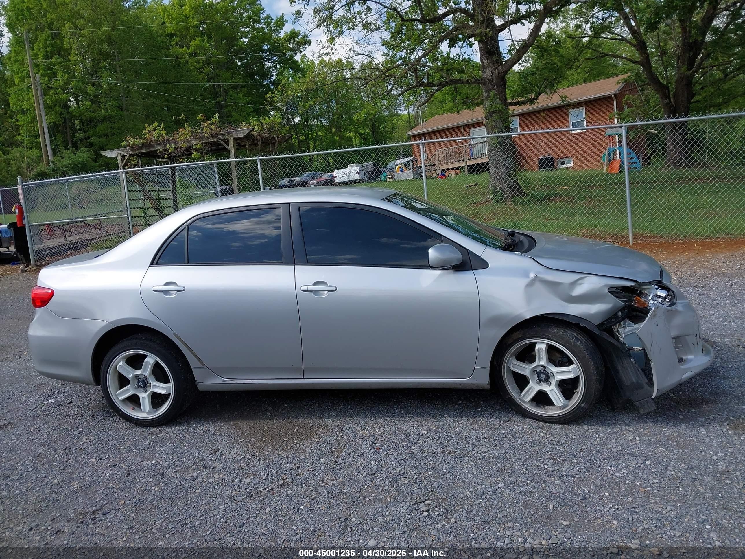 2011 Toyota Corolla Le Silver vin: JTDBU4EE7B9149013