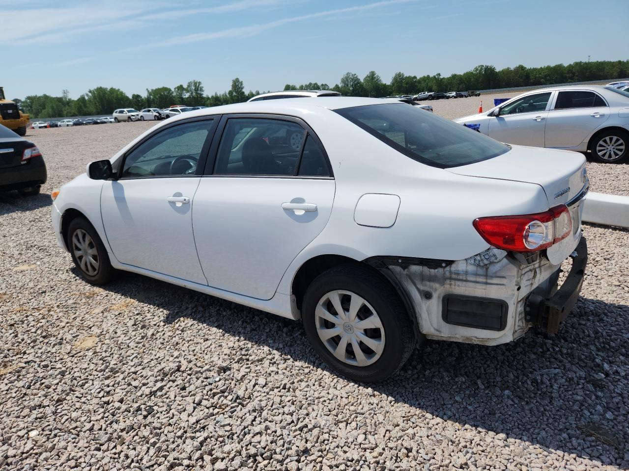 2011 Toyota Corolla Le White vin: JTDBU4EE7B9149481
