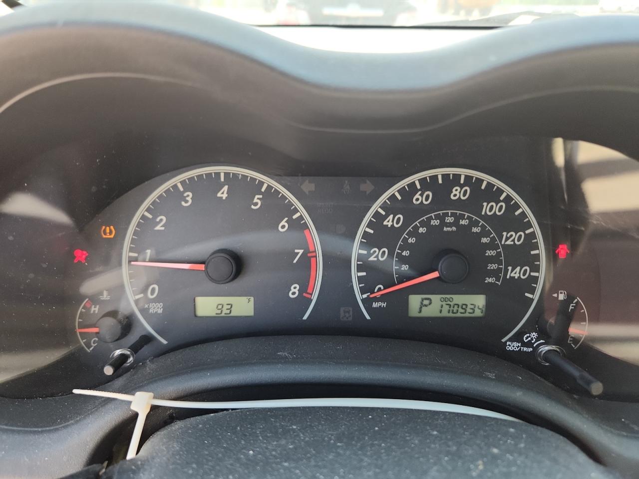2011 Toyota Corolla Le White vin: JTDBU4EE7B9149481