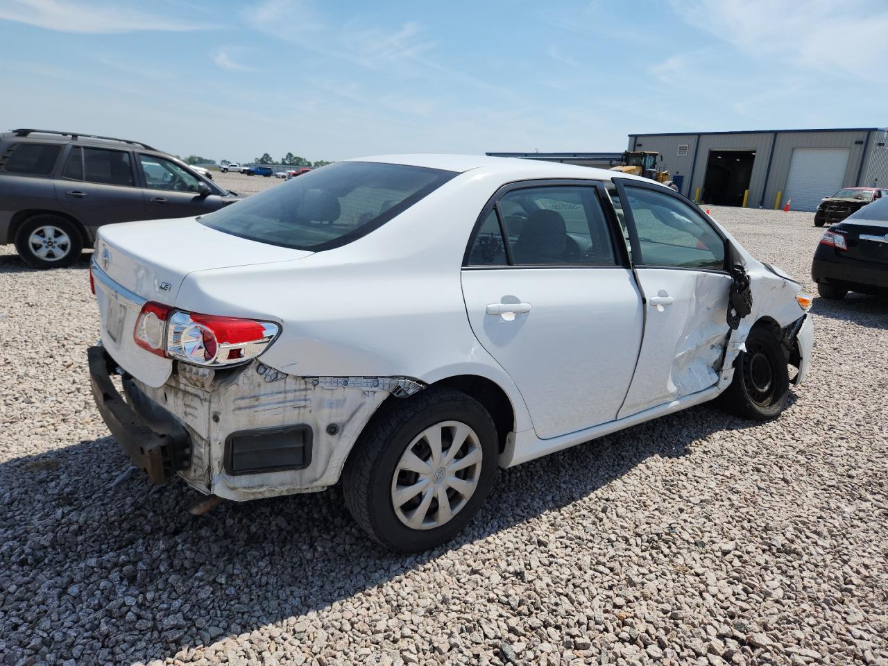 2011 Toyota Corolla Le White vin: JTDBU4EE7B9149481