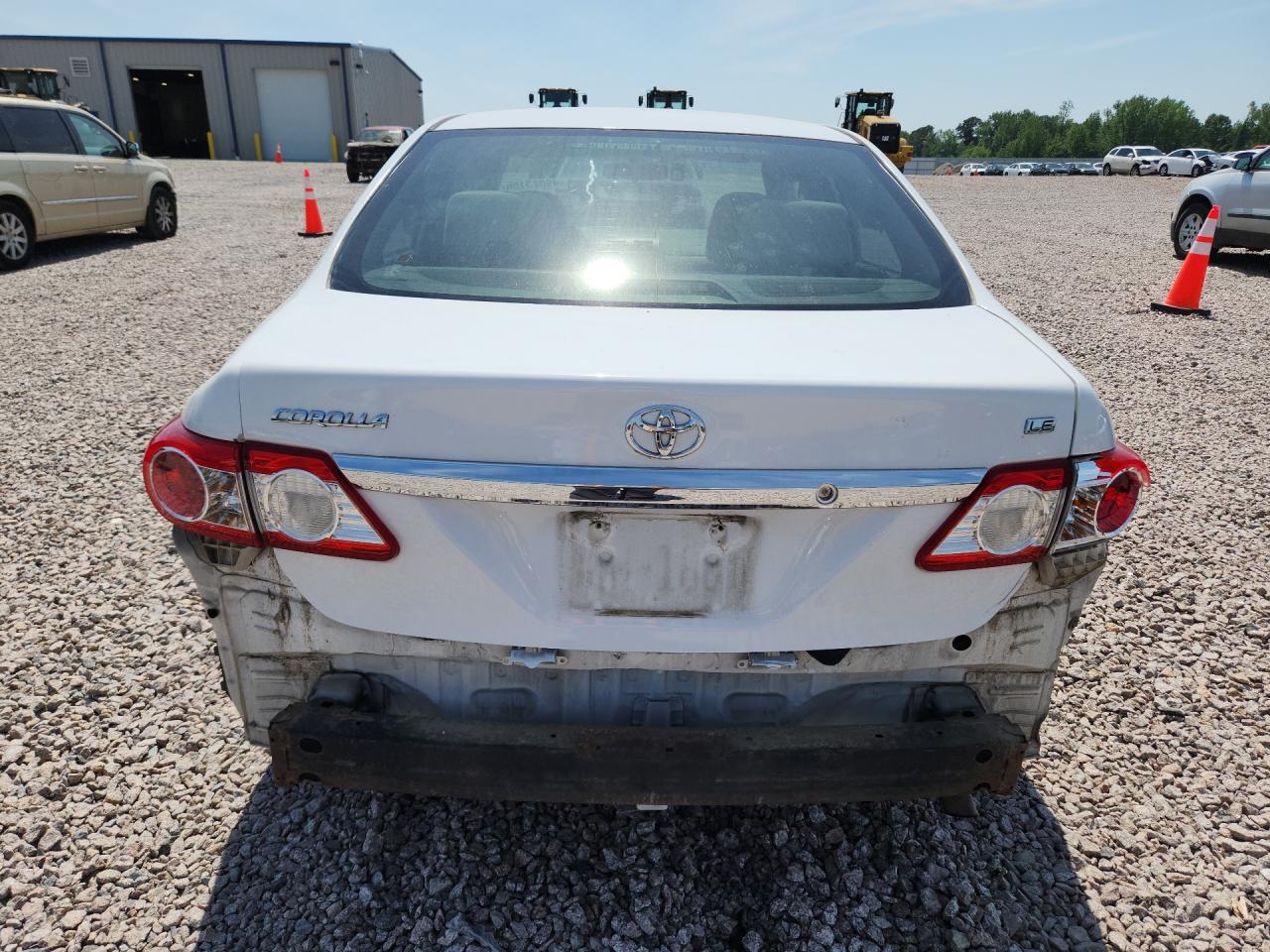 2011 Toyota Corolla Le White vin: JTDBU4EE7B9149481