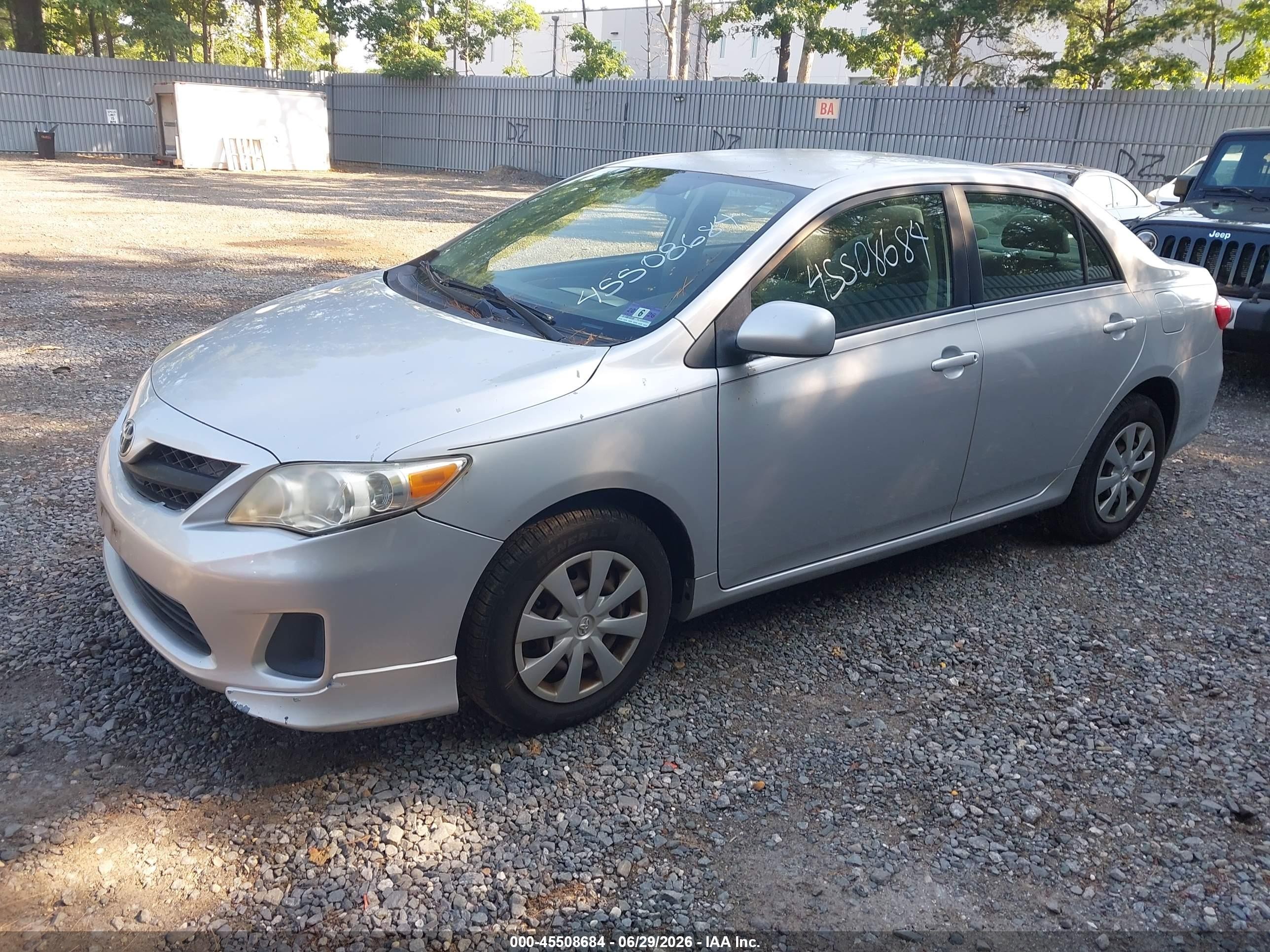 2011 Toyota Corolla Le Silver vin: JTDBU4EE7B9151554