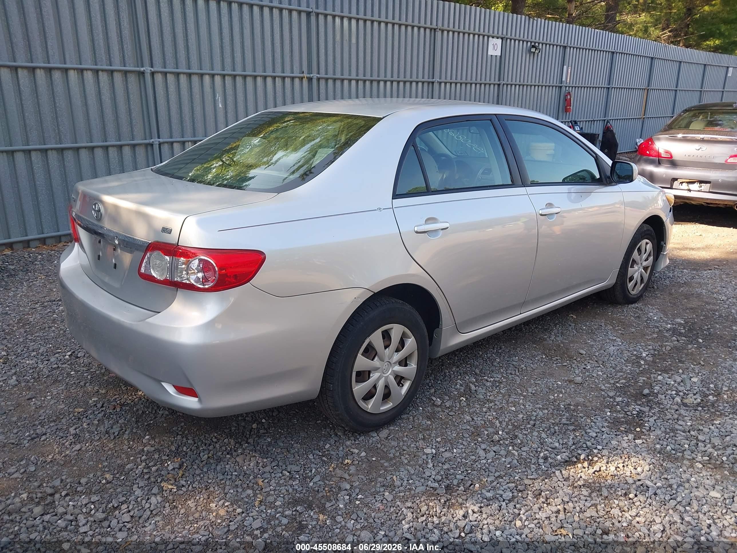2011 Toyota Corolla Le Silver vin: JTDBU4EE7B9151554