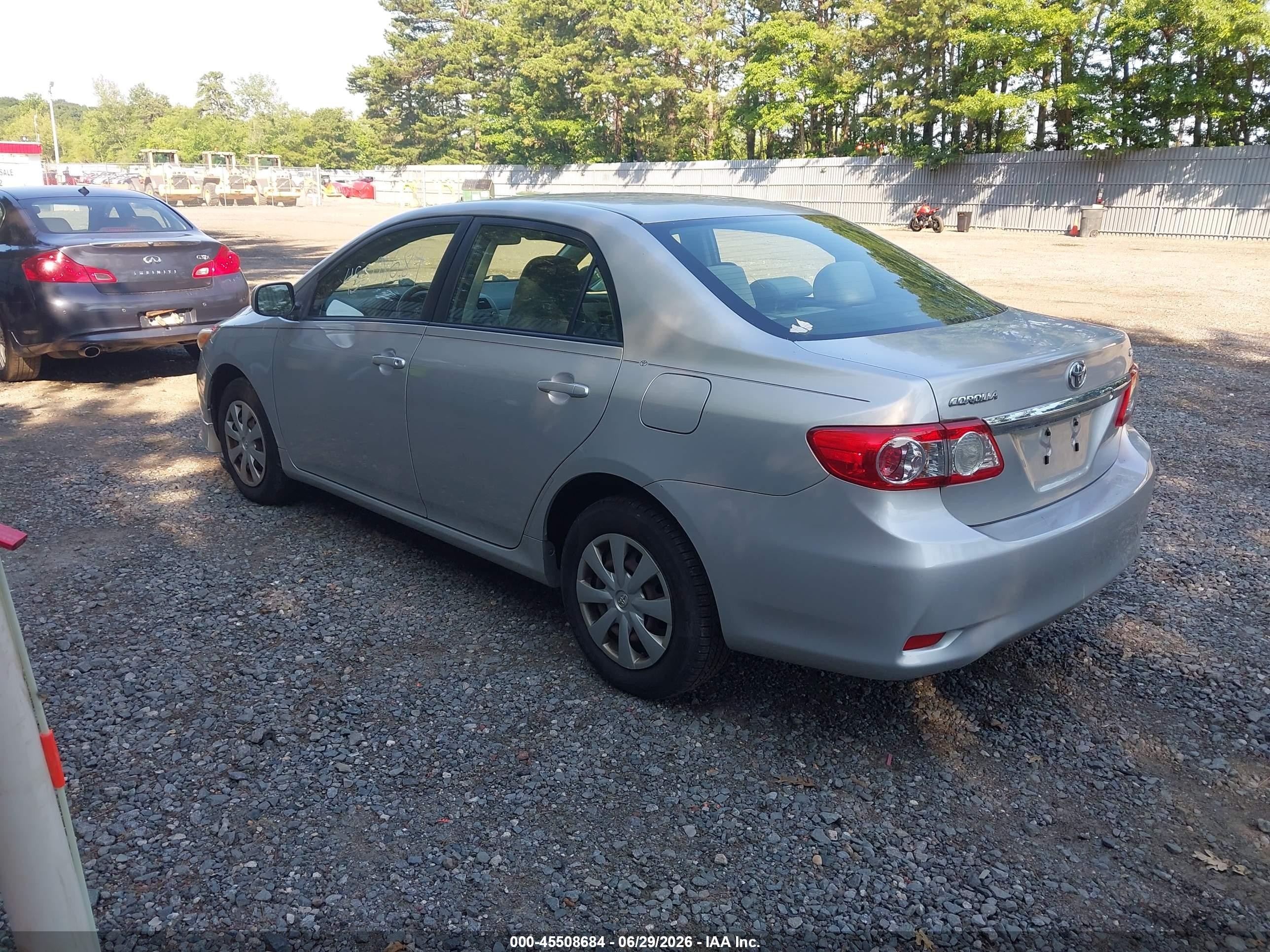 2011 Toyota Corolla Le Silver vin: JTDBU4EE7B9151554