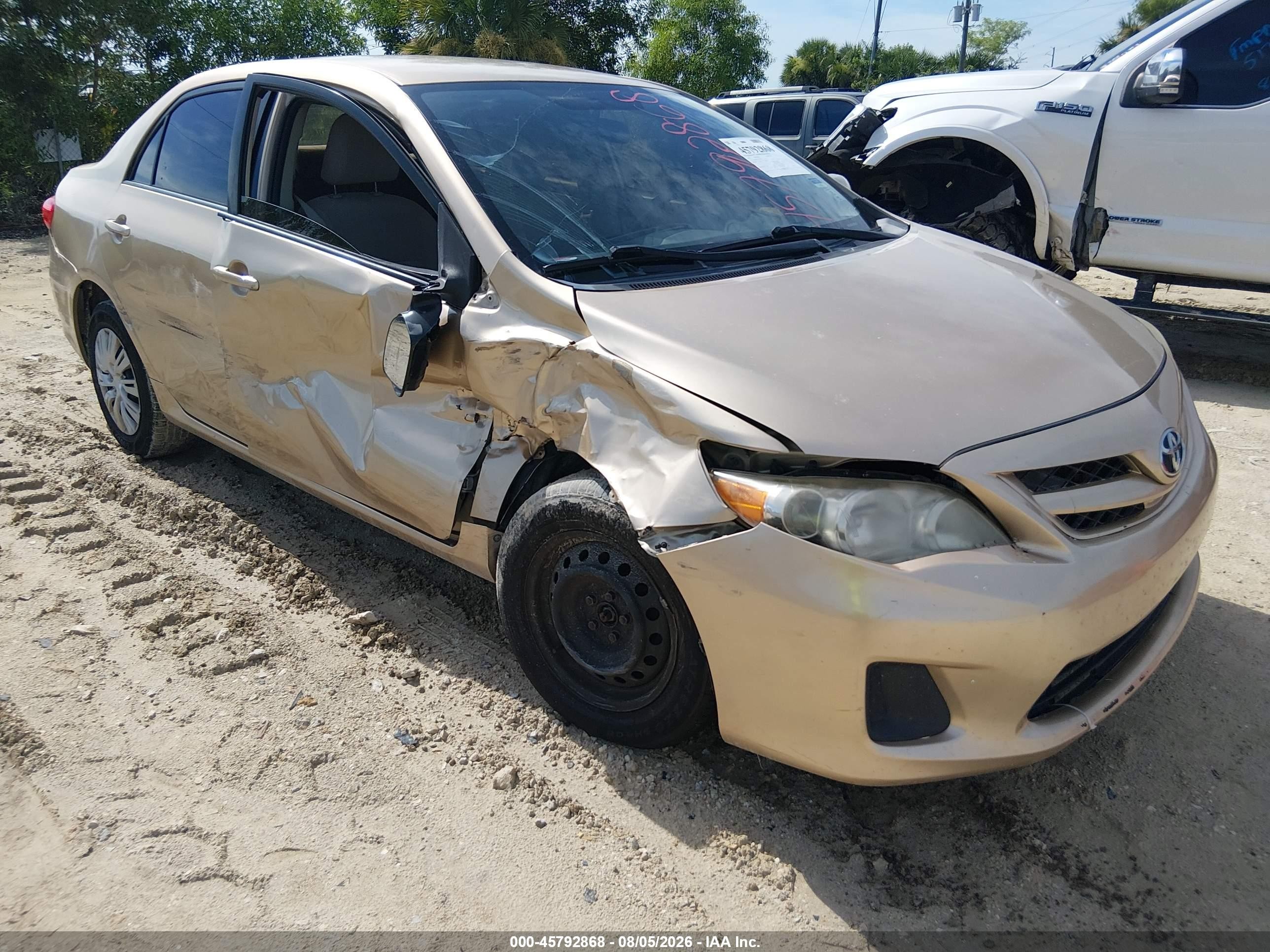 2011 Toyota Corolla Le Champagne vin: JTDBU4EE7B9155541