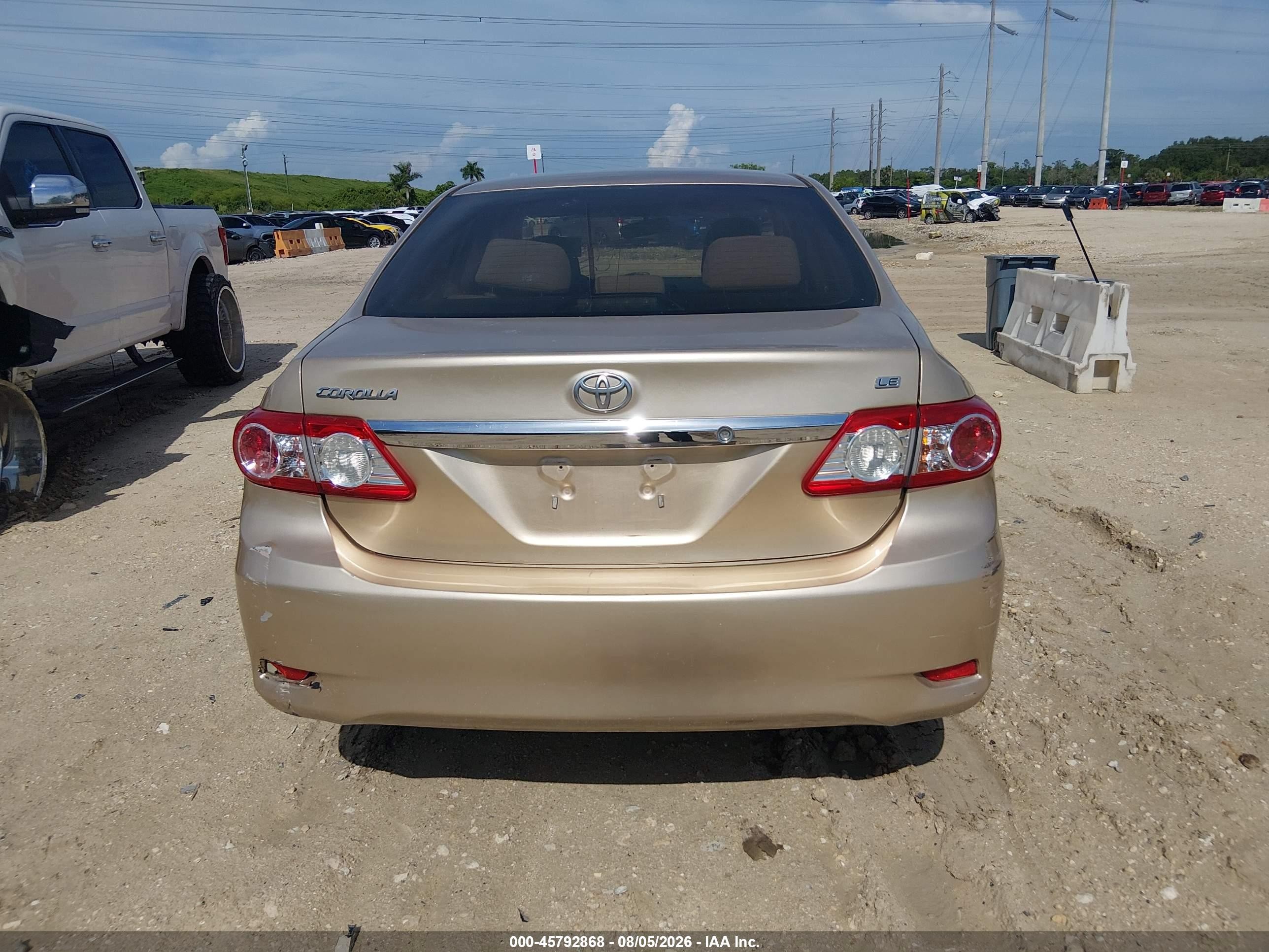 2011 Toyota Corolla Le Champagne vin: JTDBU4EE7B9155541
