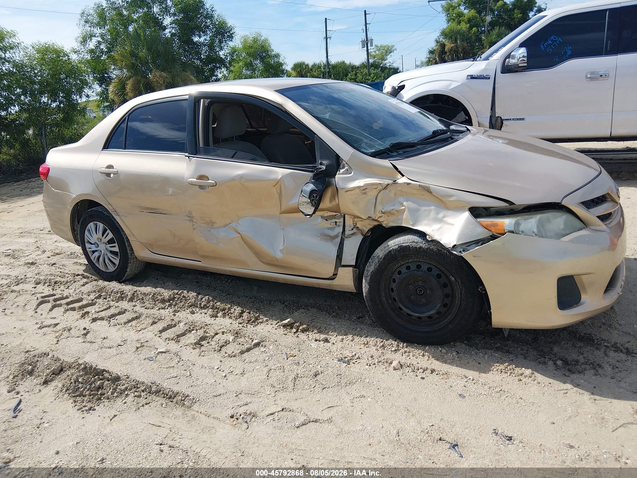 2011 Toyota Corolla Le Champagne vin: JTDBU4EE7B9155541