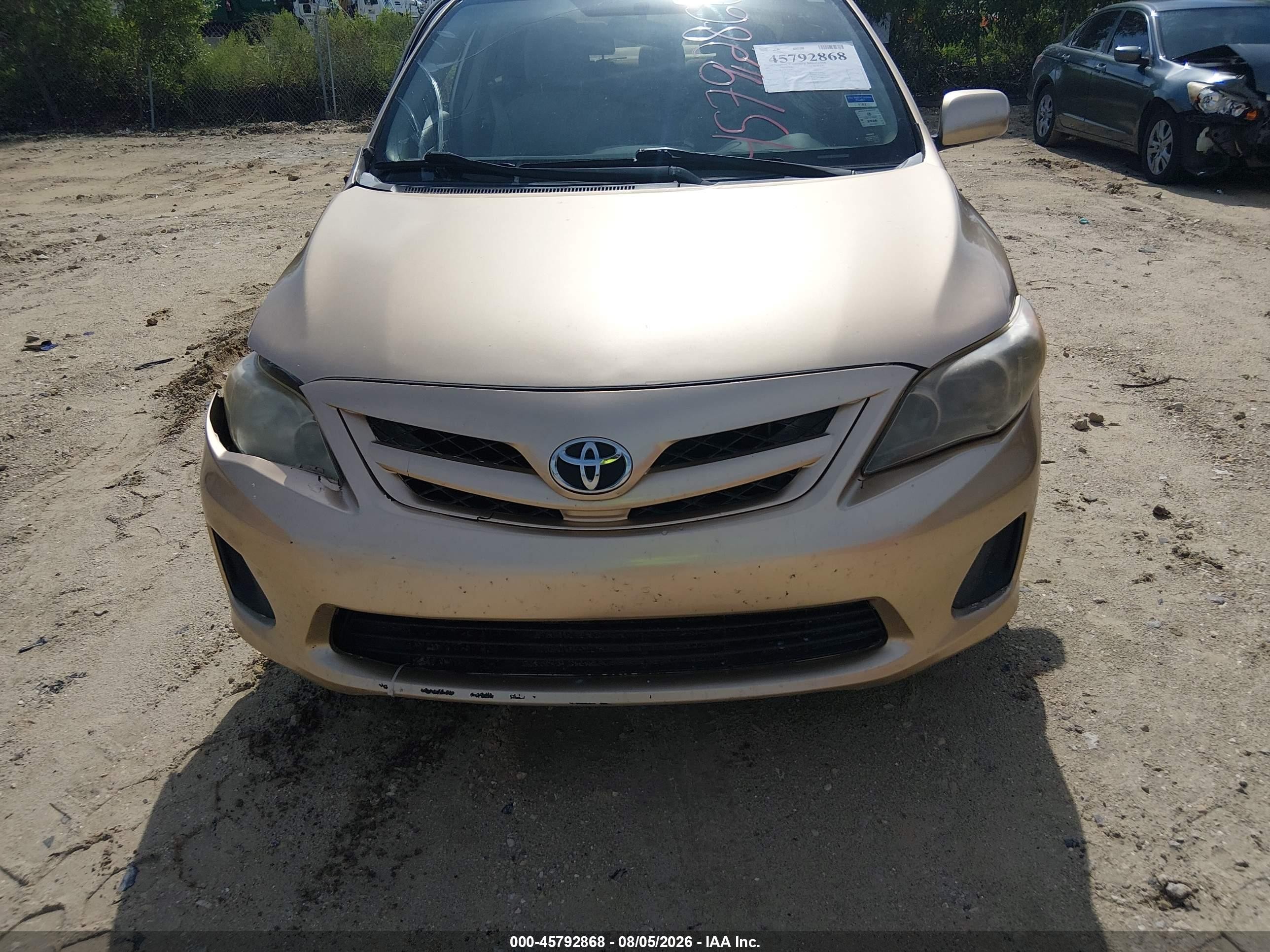 2011 Toyota Corolla Le Champagne vin: JTDBU4EE7B9155541