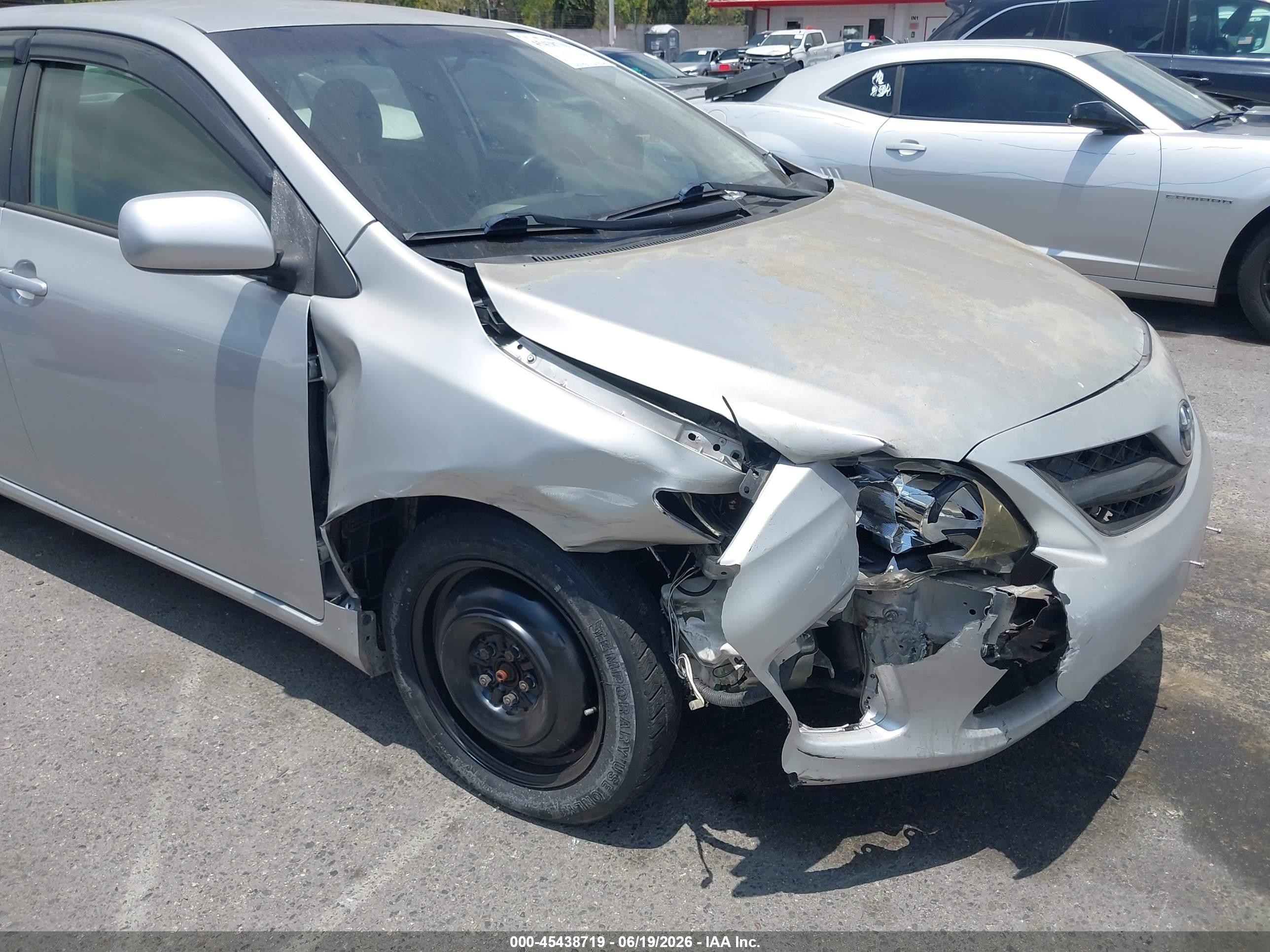 2011 Toyota Corolla Le Silver vin: JTDBU4EE7B9159069