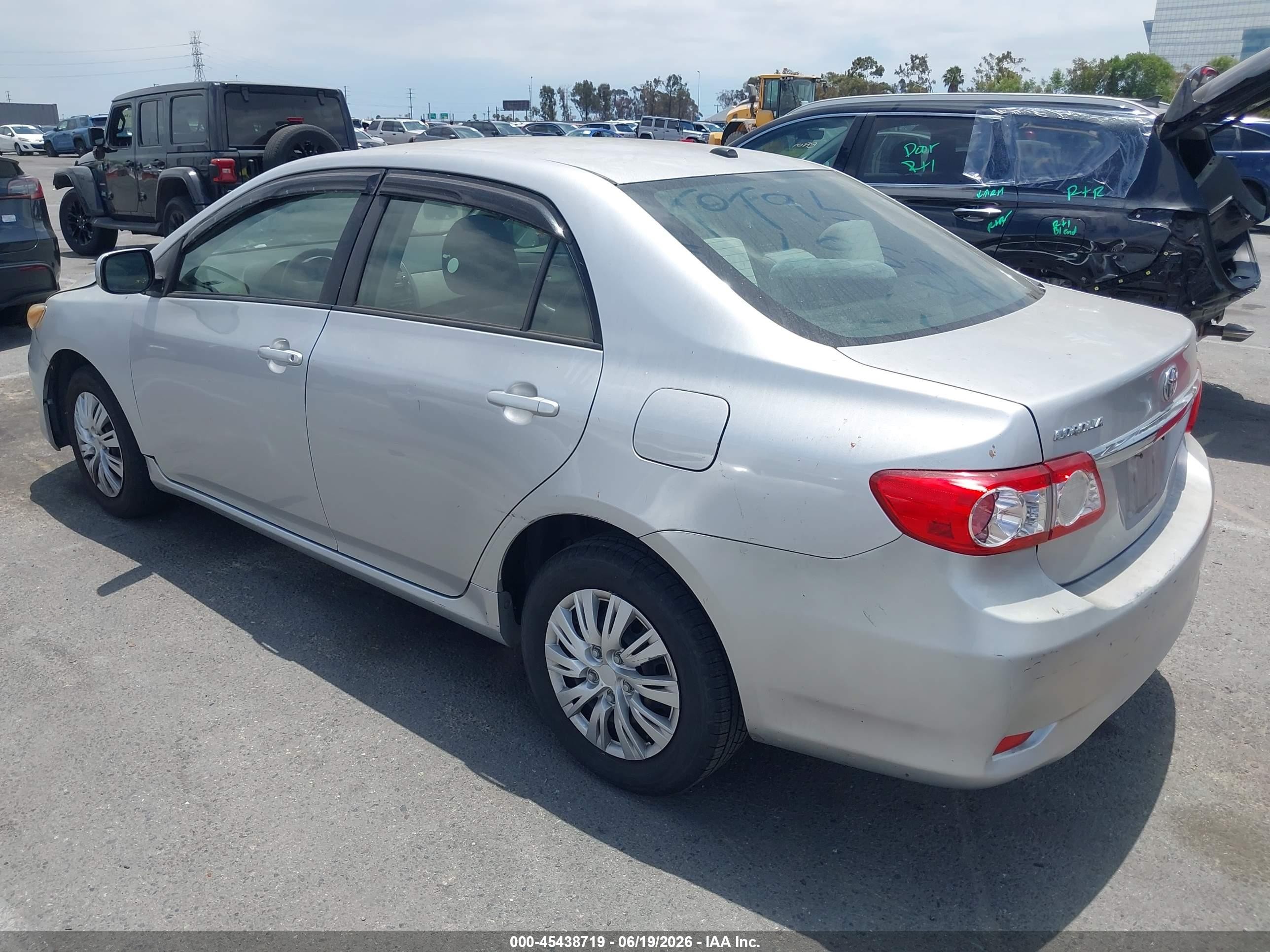 2011 Toyota Corolla Le Silver vin: JTDBU4EE7B9159069