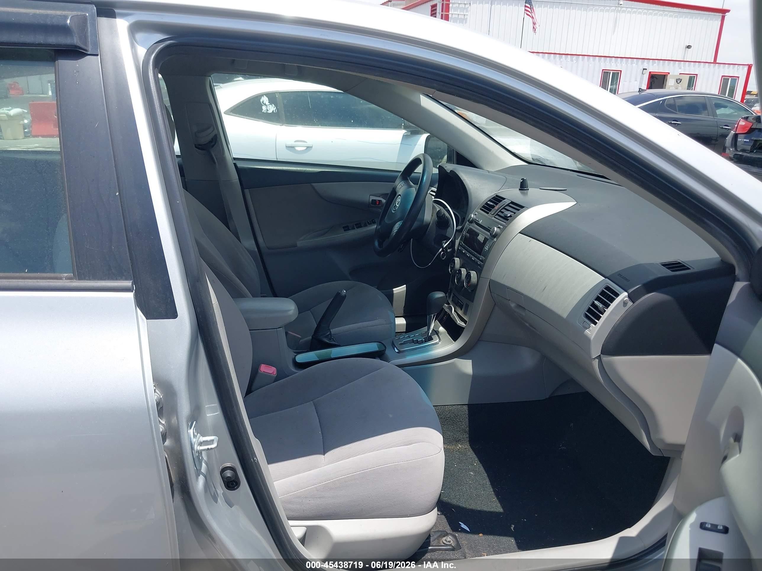 2011 Toyota Corolla Le Silver vin: JTDBU4EE7B9159069