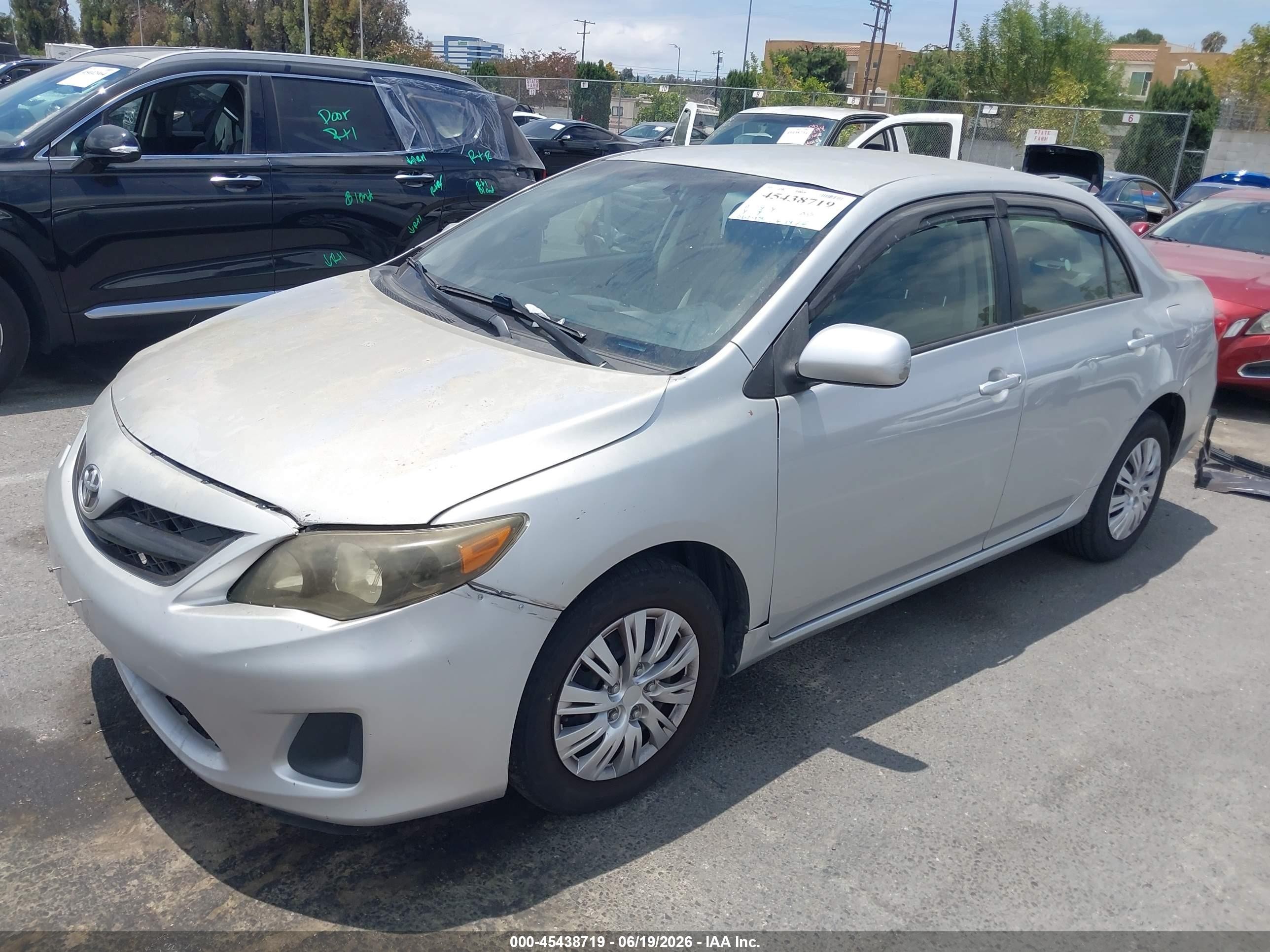 2011 Toyota Corolla Le Silver vin: JTDBU4EE7B9159069