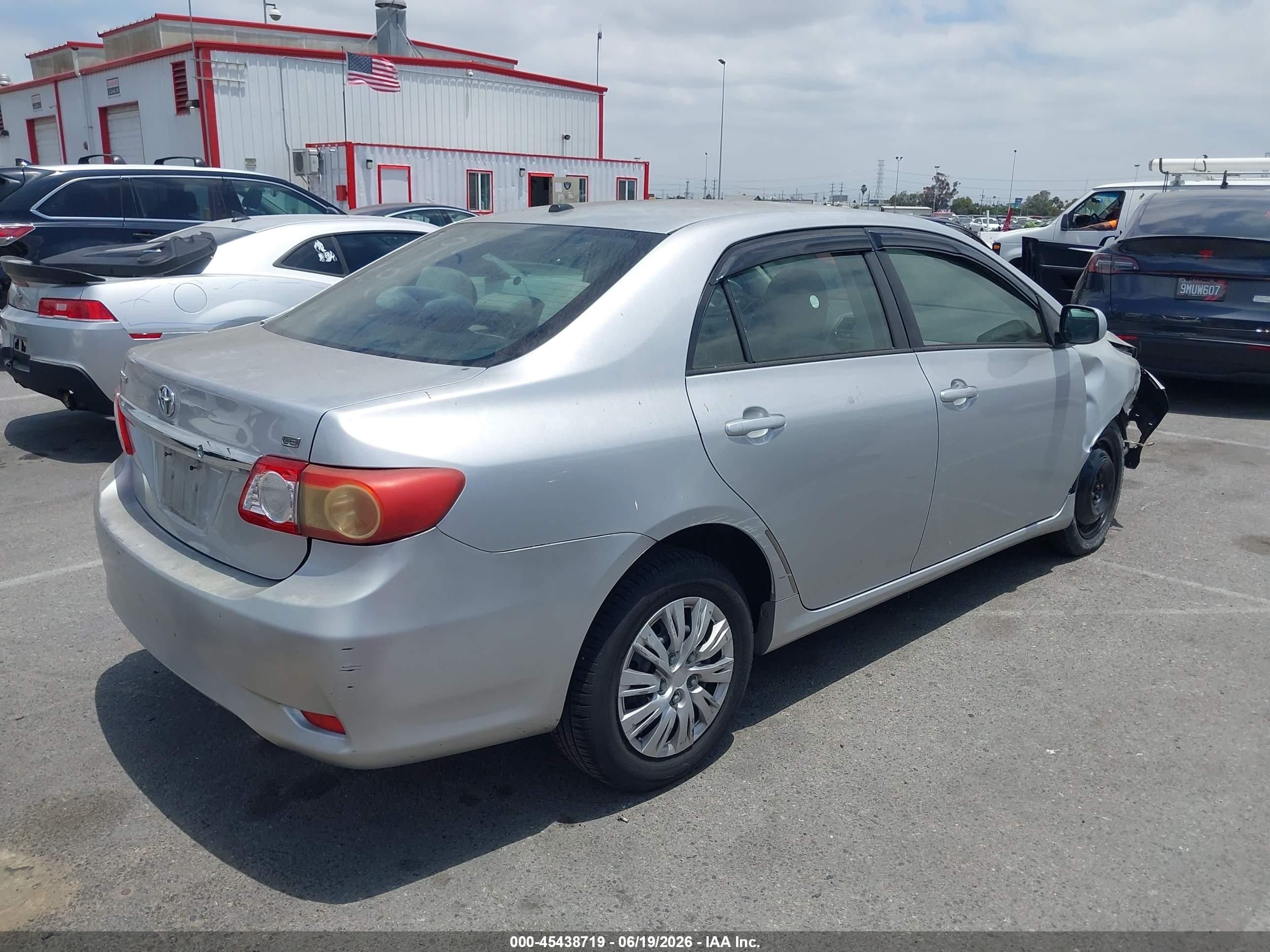 2011 Toyota Corolla Le Silver vin: JTDBU4EE7B9159069
