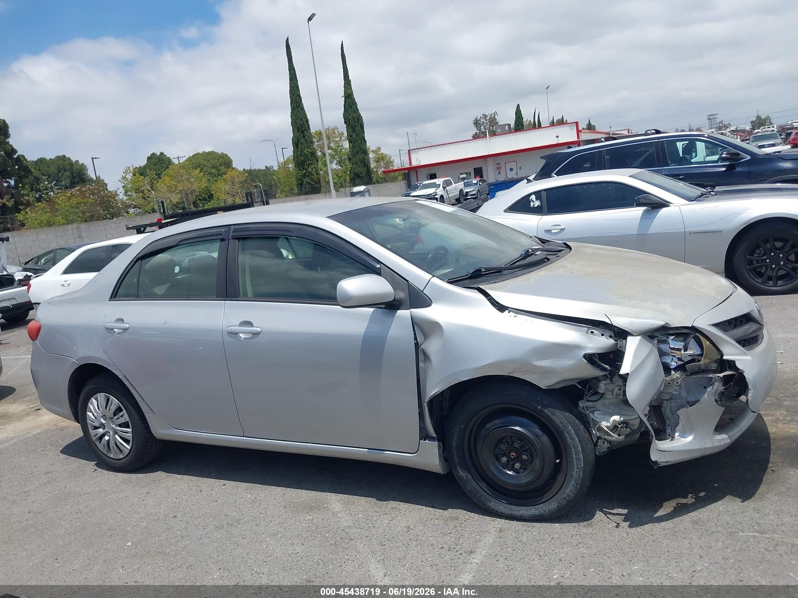 2011 Toyota Corolla Le Silver vin: JTDBU4EE7B9159069