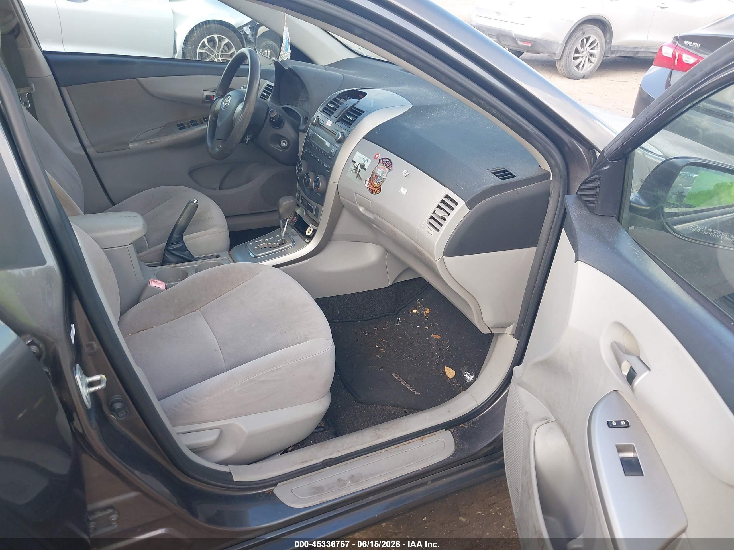 2011 Toyota Corolla Le Gray vin: JTDBU4EE7BJ098367