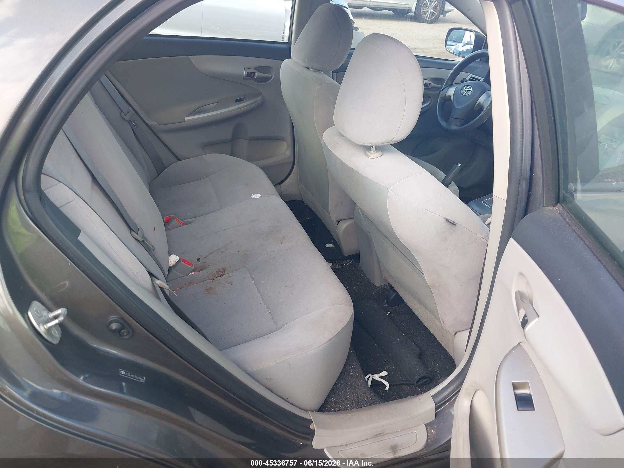 2011 Toyota Corolla Le Gray vin: JTDBU4EE7BJ098367