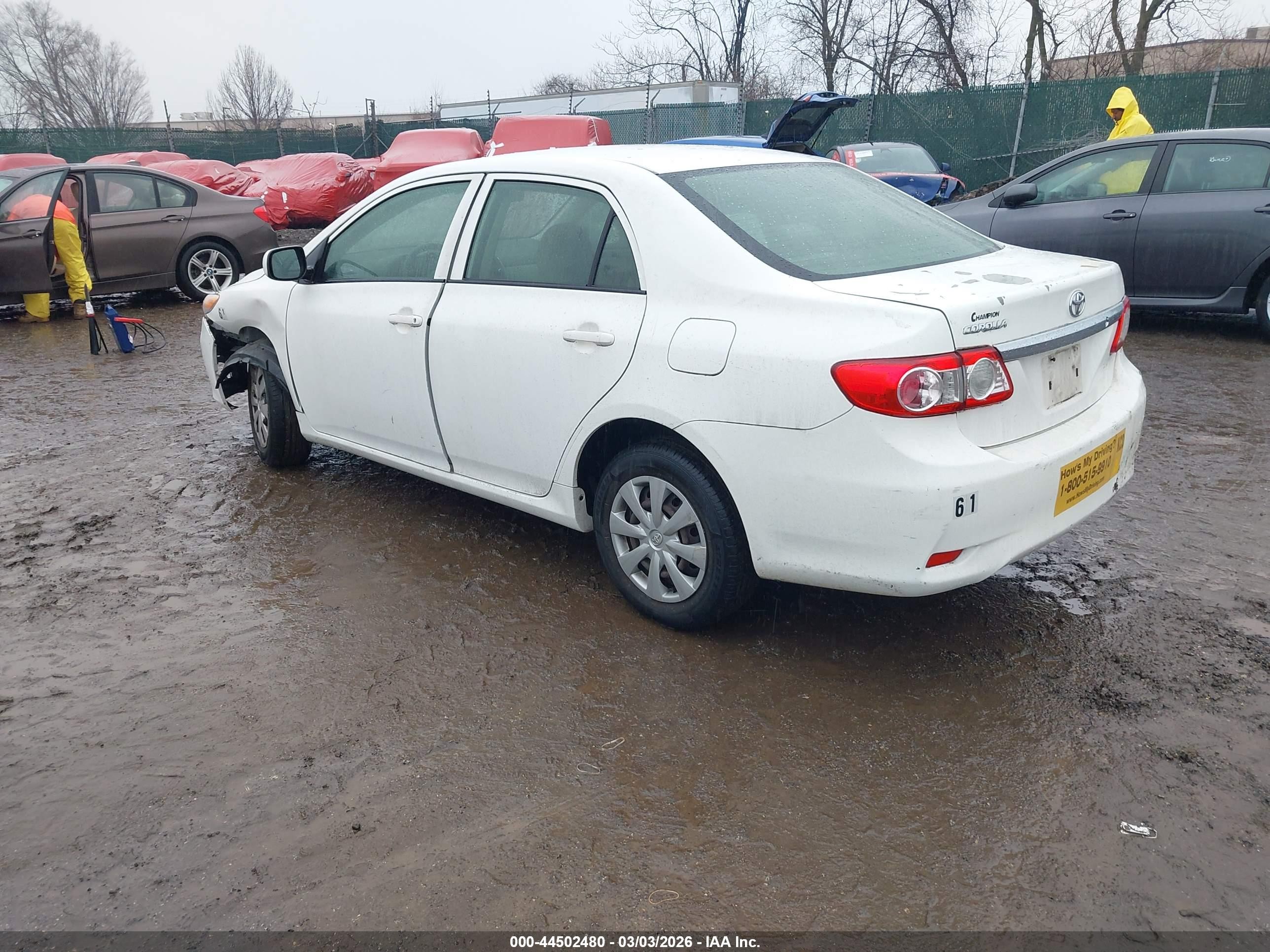 2013 Toyota Corolla L White vin: JTDBU4EE7DJ118930