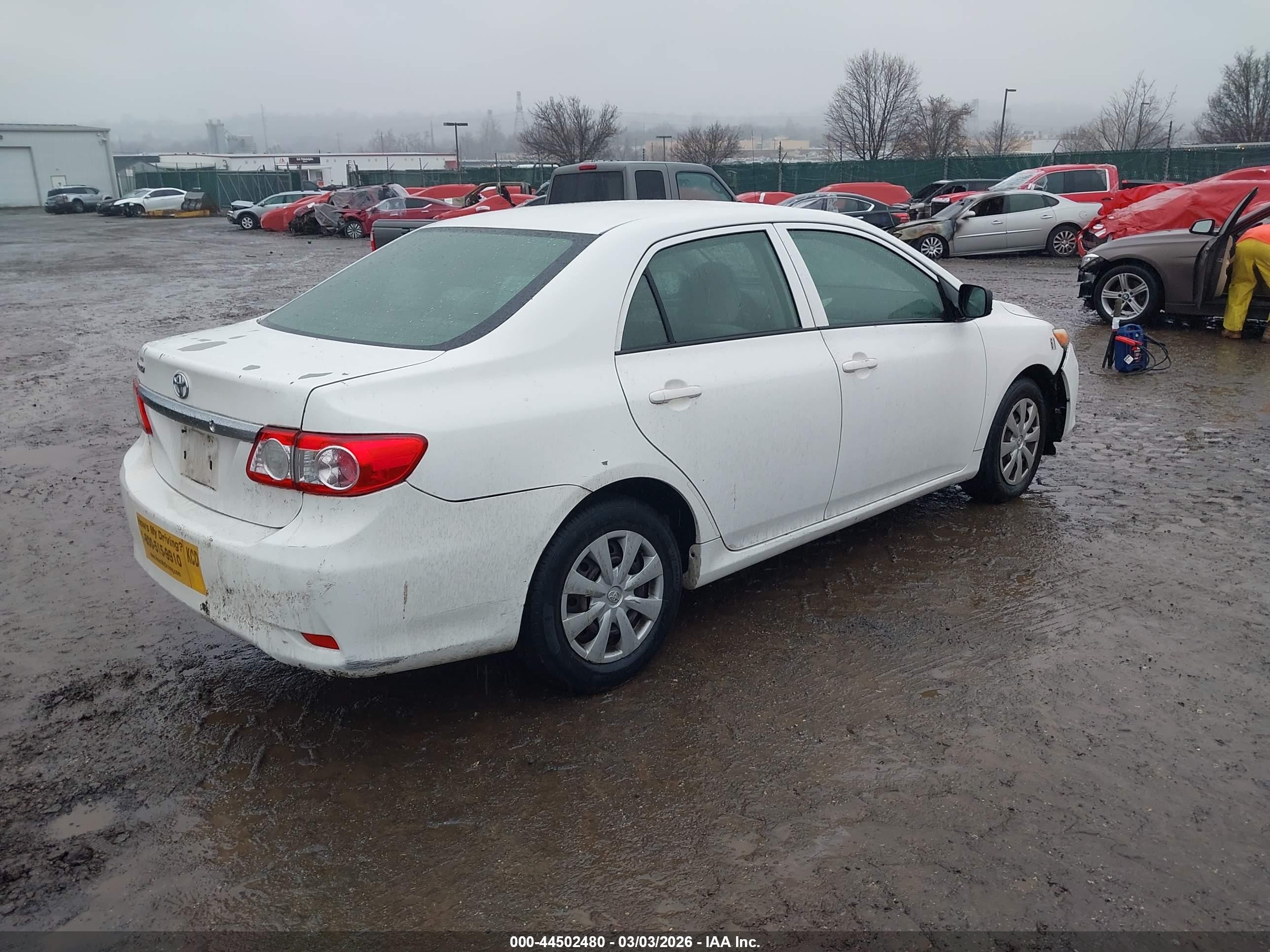 2013 Toyota Corolla L White vin: JTDBU4EE7DJ118930