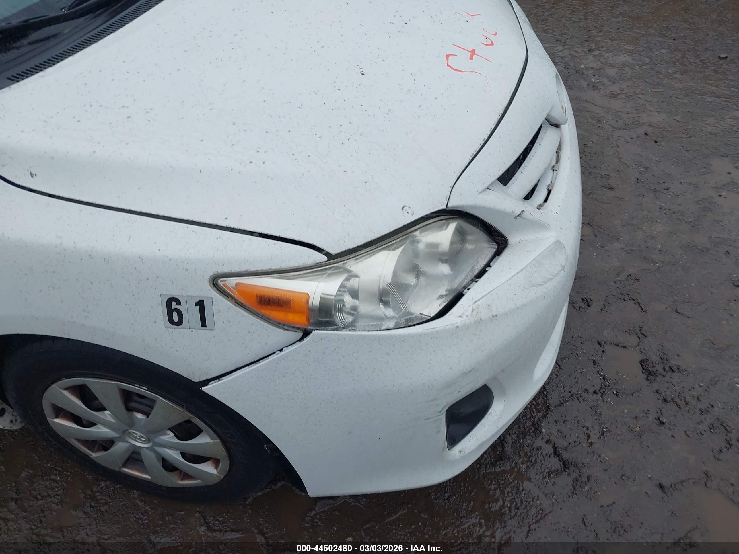 2013 Toyota Corolla L White vin: JTDBU4EE7DJ118930