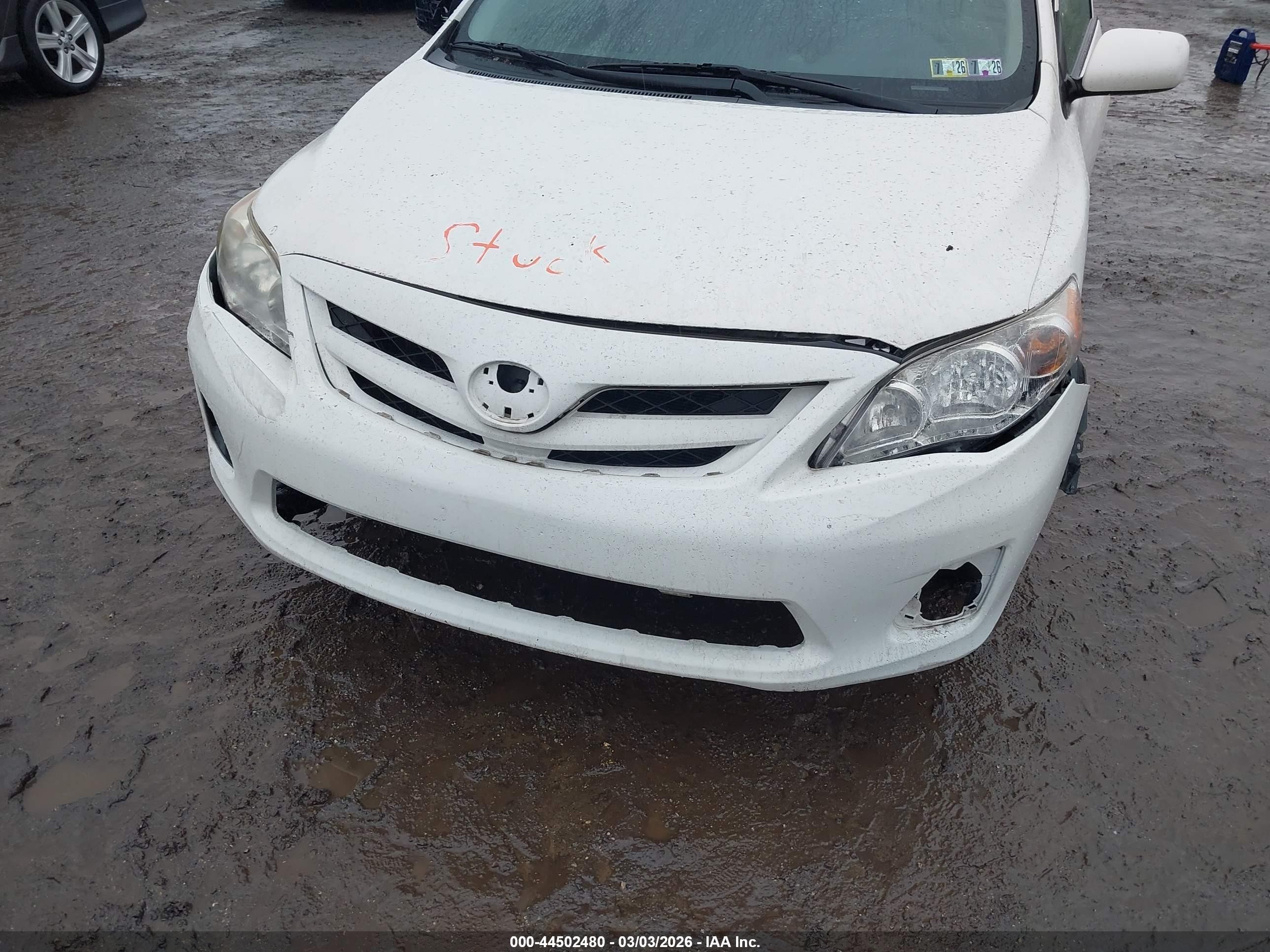 2013 Toyota Corolla L White vin: JTDBU4EE7DJ118930