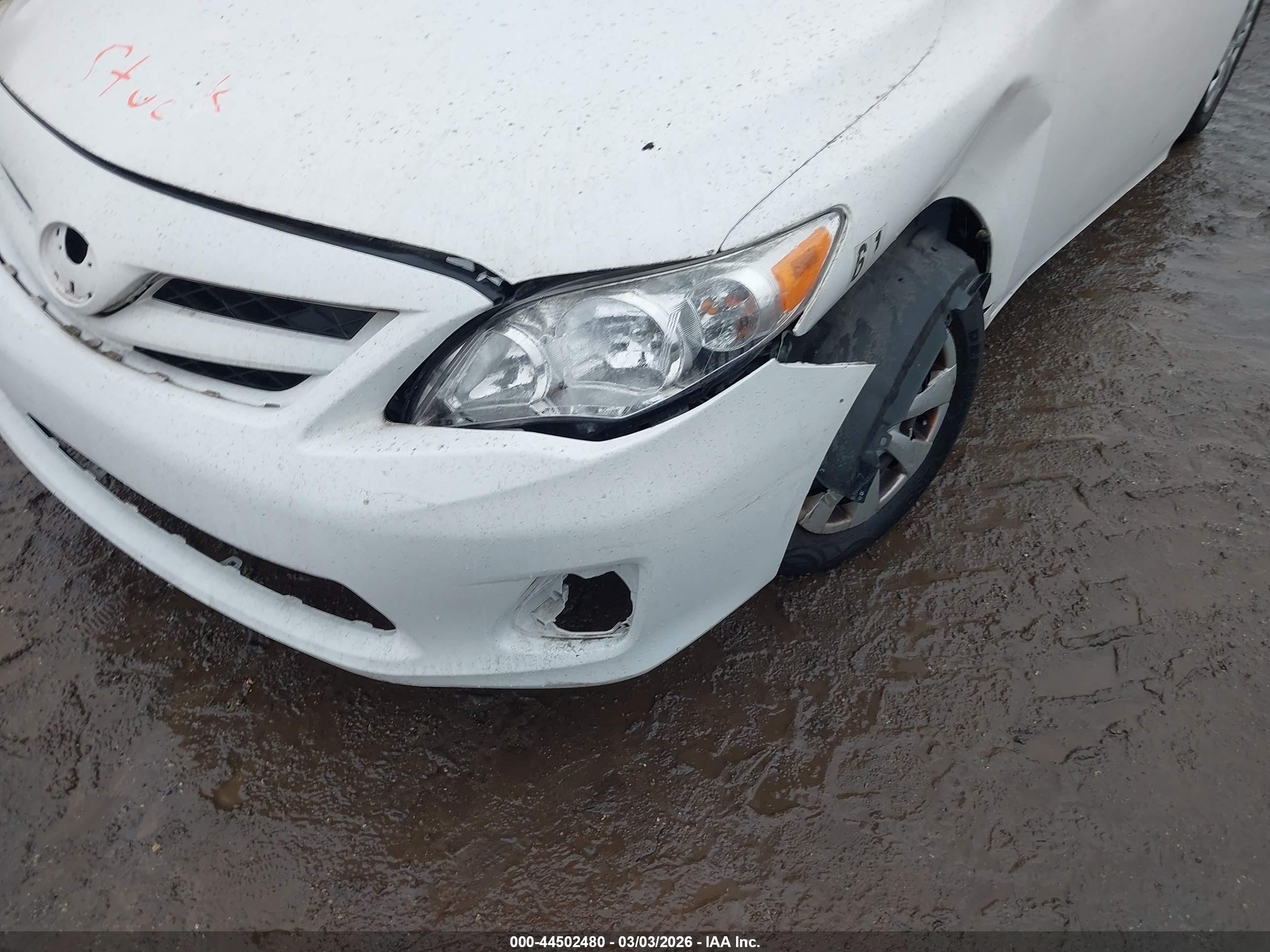 2013 Toyota Corolla L White vin: JTDBU4EE7DJ118930