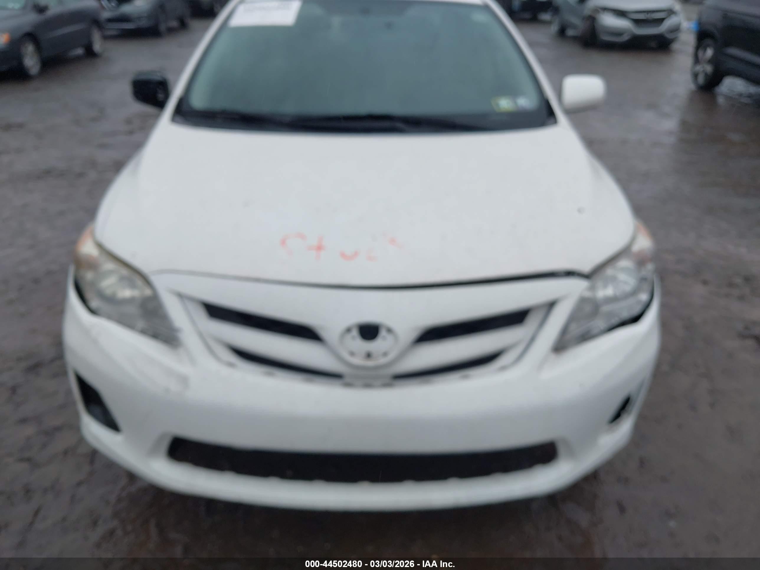 2013 Toyota Corolla L White vin: JTDBU4EE7DJ118930