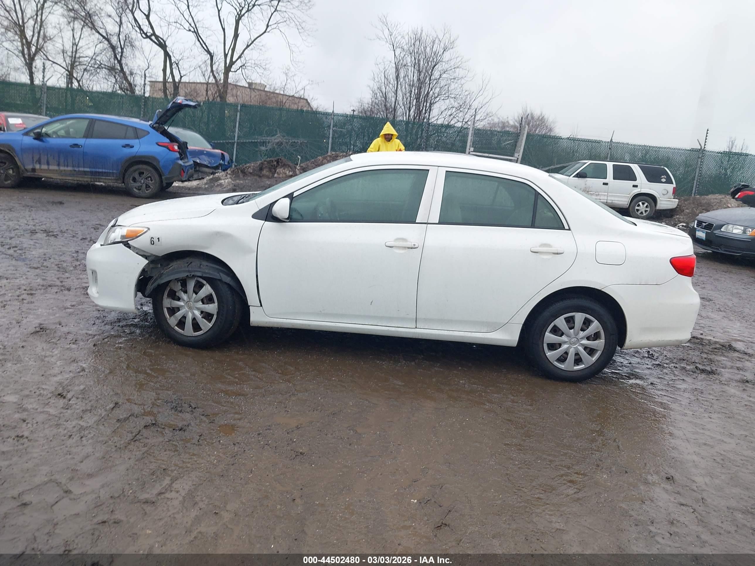 2013 Toyota Corolla L White vin: JTDBU4EE7DJ118930