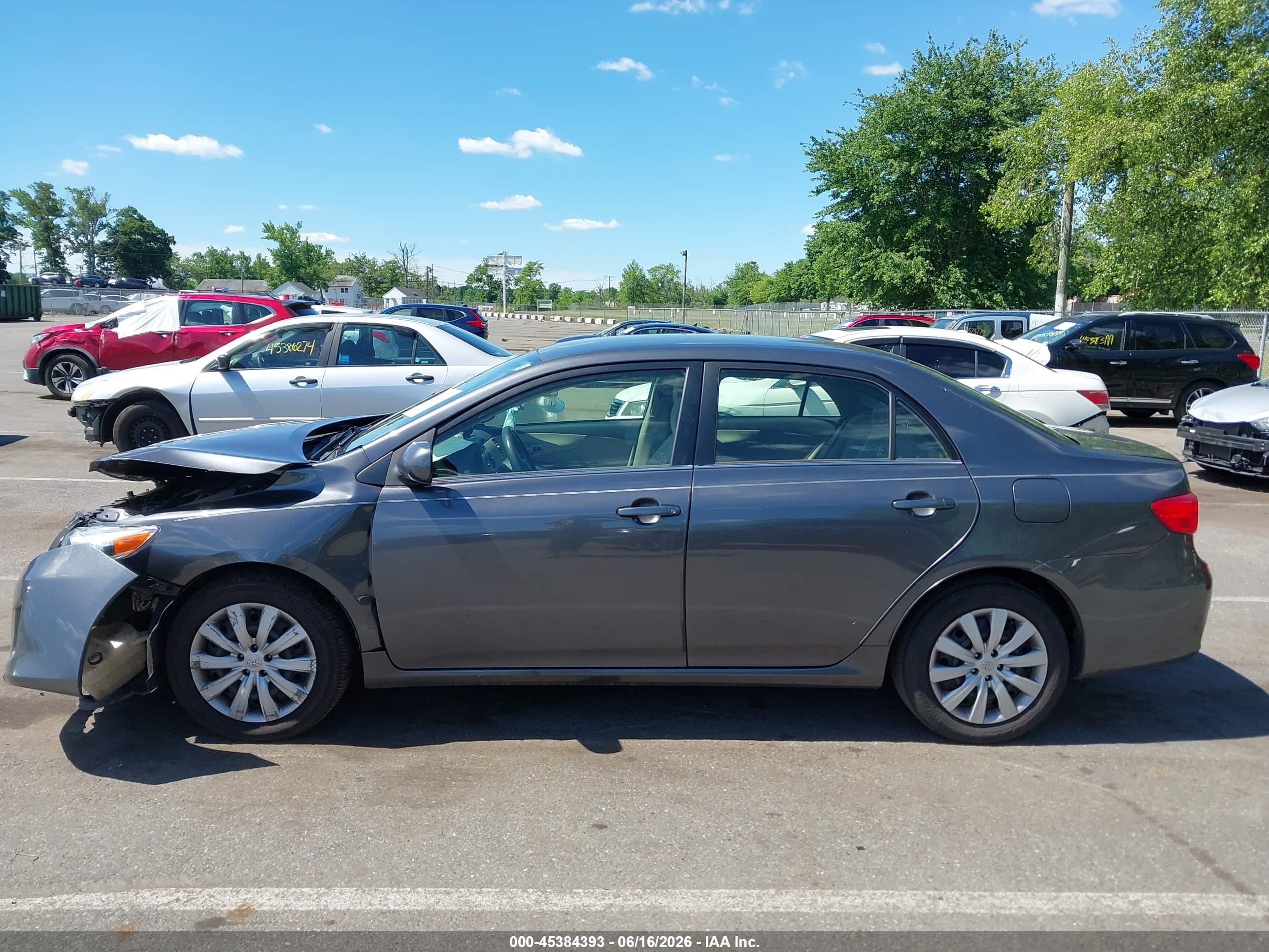 2013 Toyota Corolla Le Gray vin: JTDBU4EE7DJ123156
