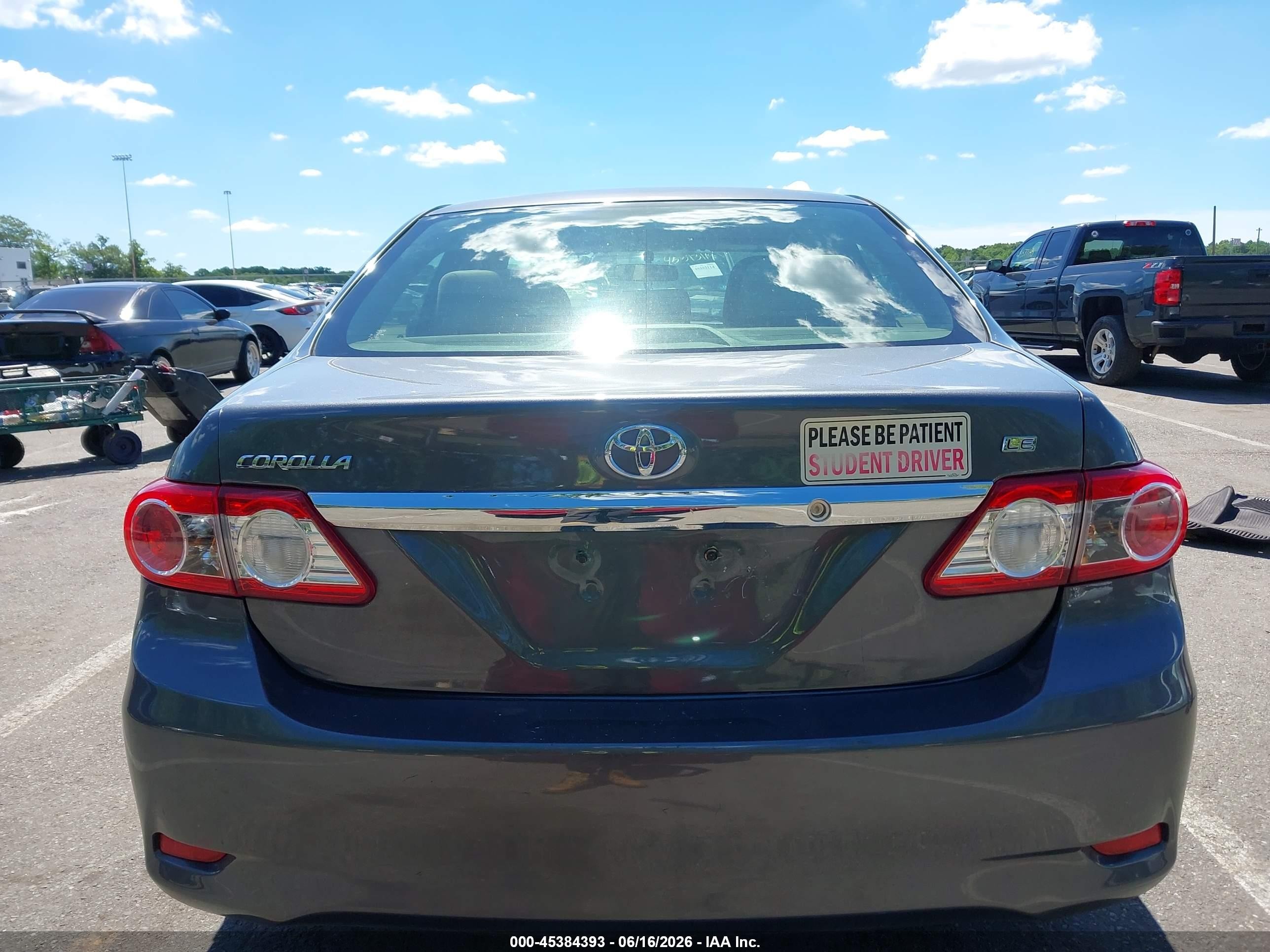 2013 Toyota Corolla Le Gray vin: JTDBU4EE7DJ123156