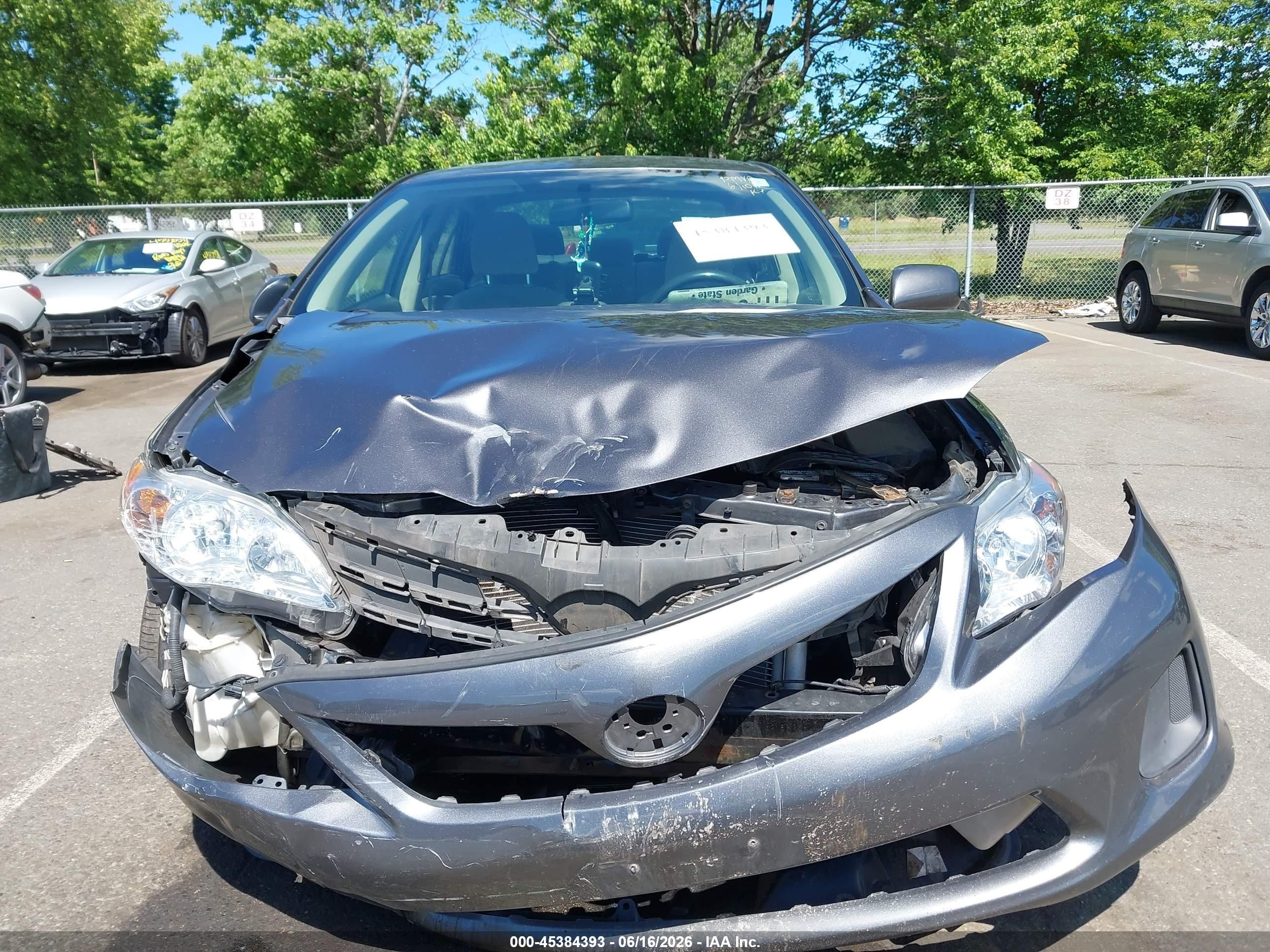 2013 Toyota Corolla Le Gray vin: JTDBU4EE7DJ123156