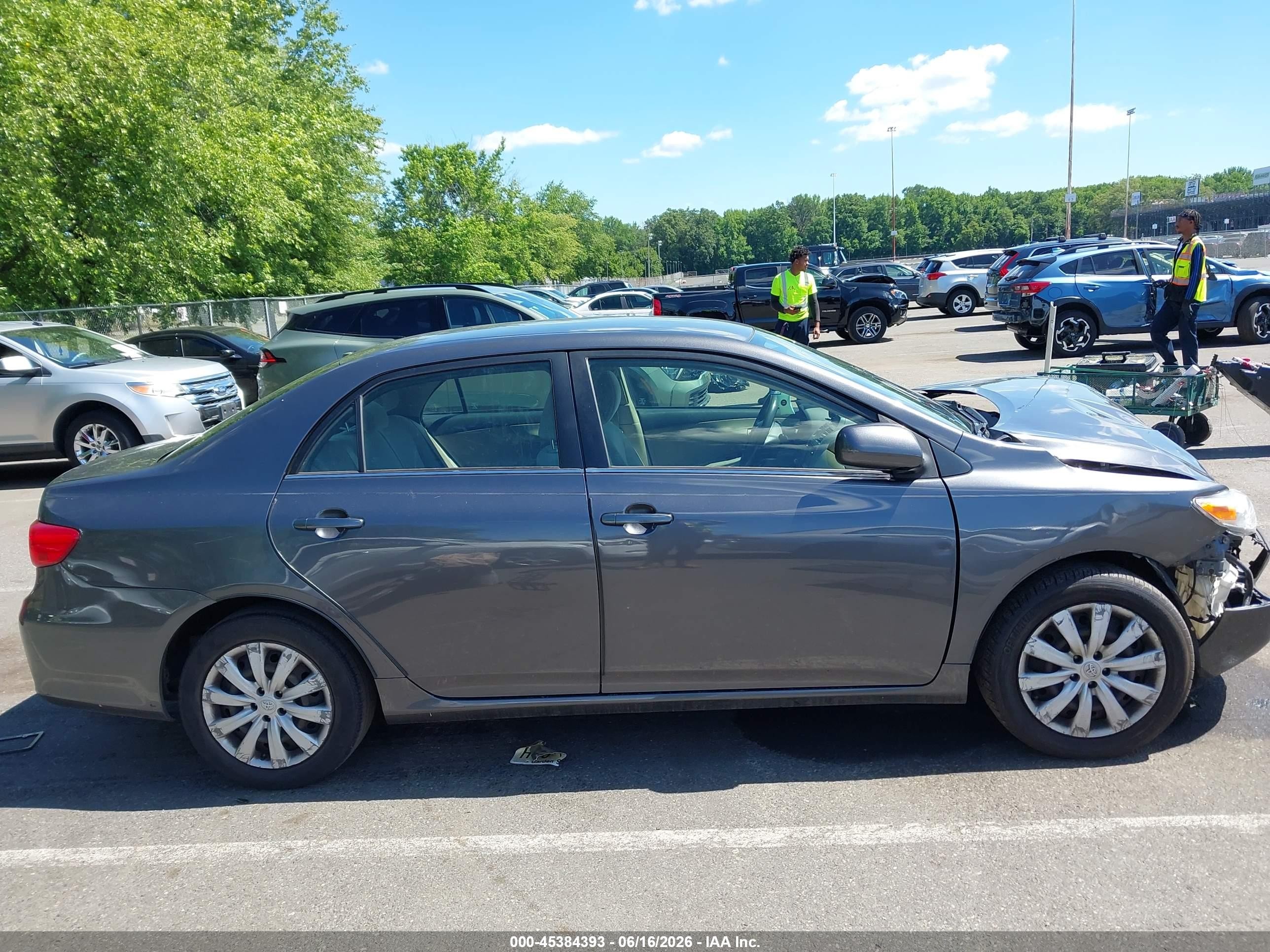 2013 Toyota Corolla Le Gray vin: JTDBU4EE7DJ123156