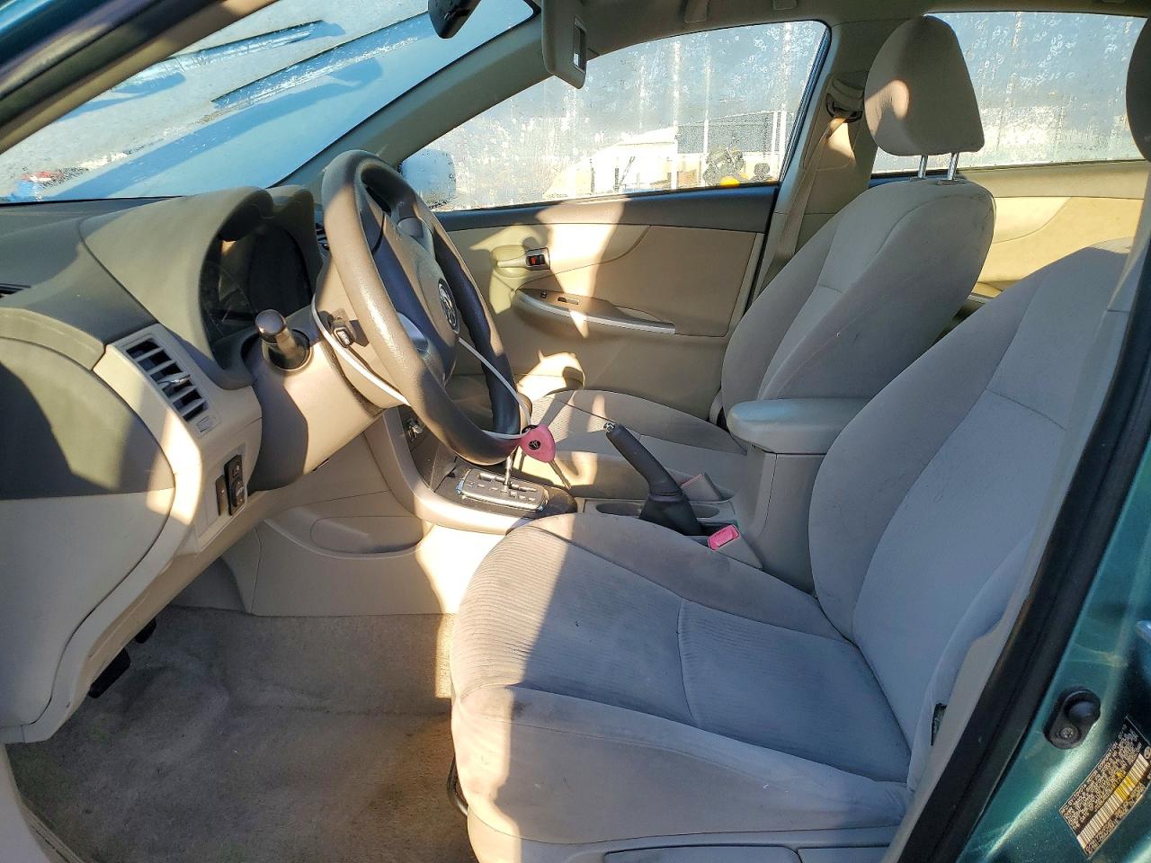 2010 Toyota Corolla Le Green vin: JTDBU4EE8A9117914