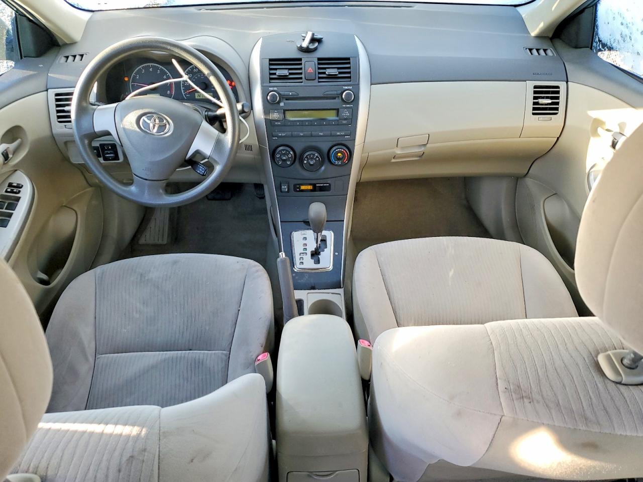 2010 Toyota Corolla Le Green vin: JTDBU4EE8A9117914