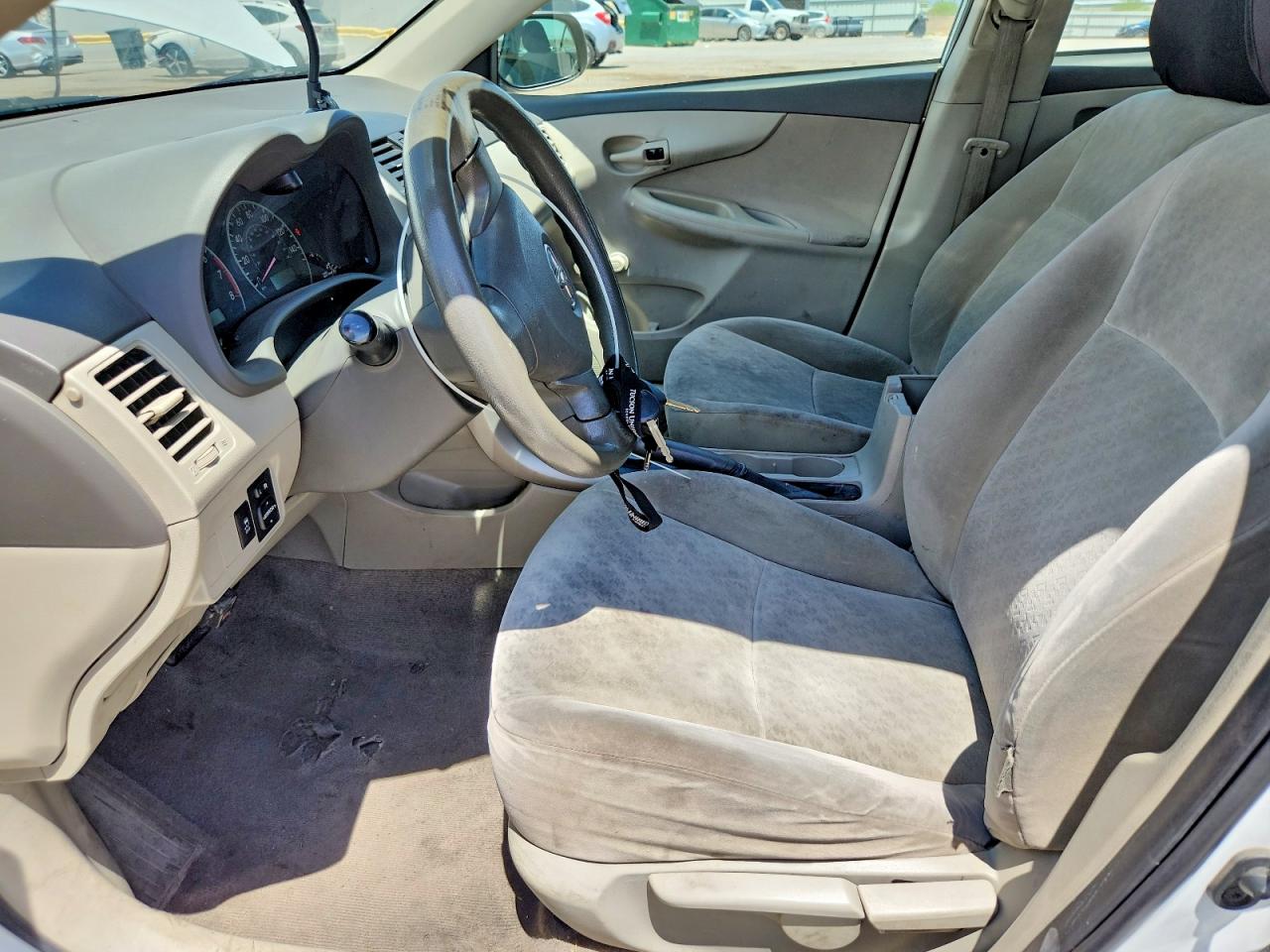 2010 Toyota Corolla Base White vin: JTDBU4EE8AJ060239