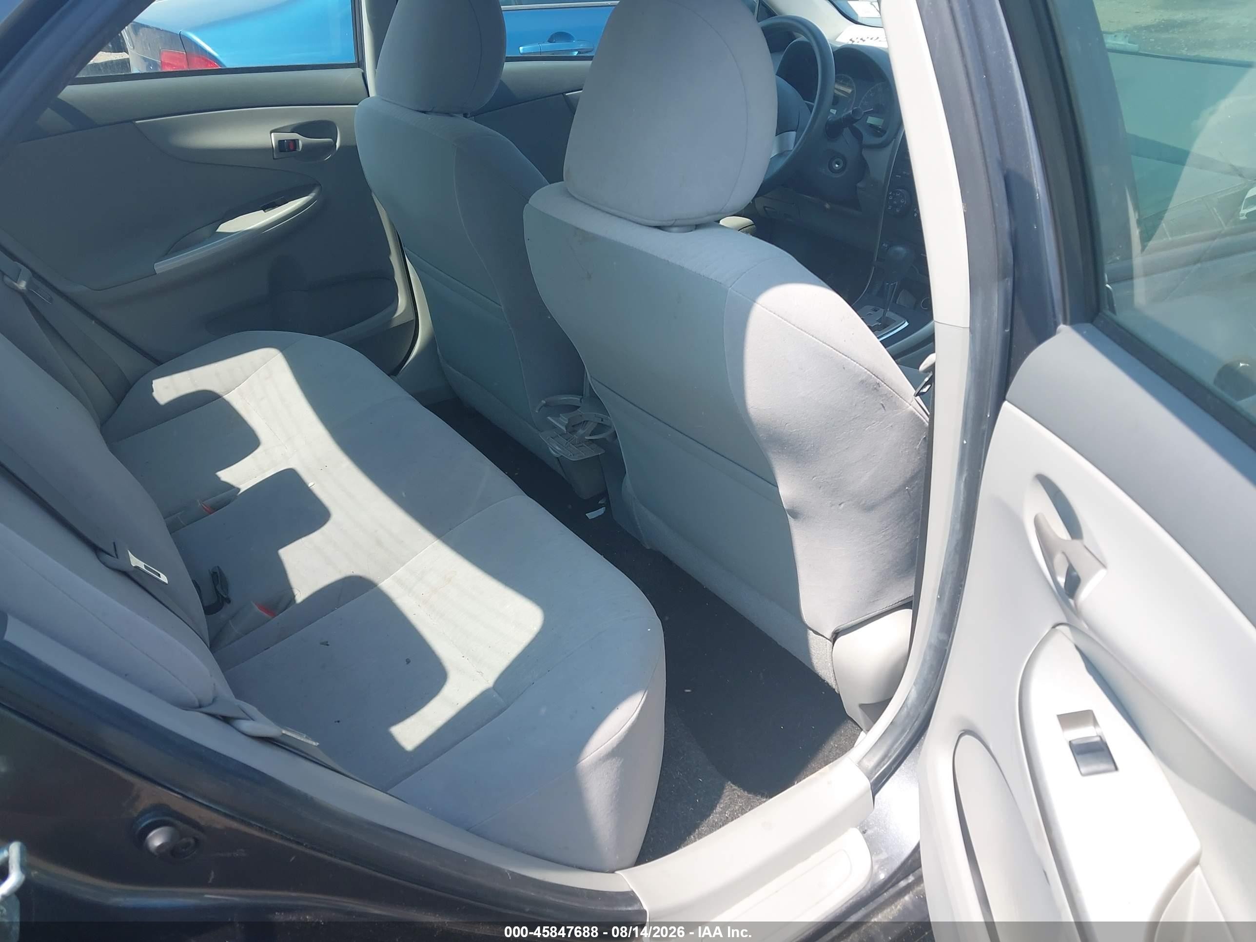 2010 Toyota Corolla Le Gray vin: JTDBU4EE8AJ064081