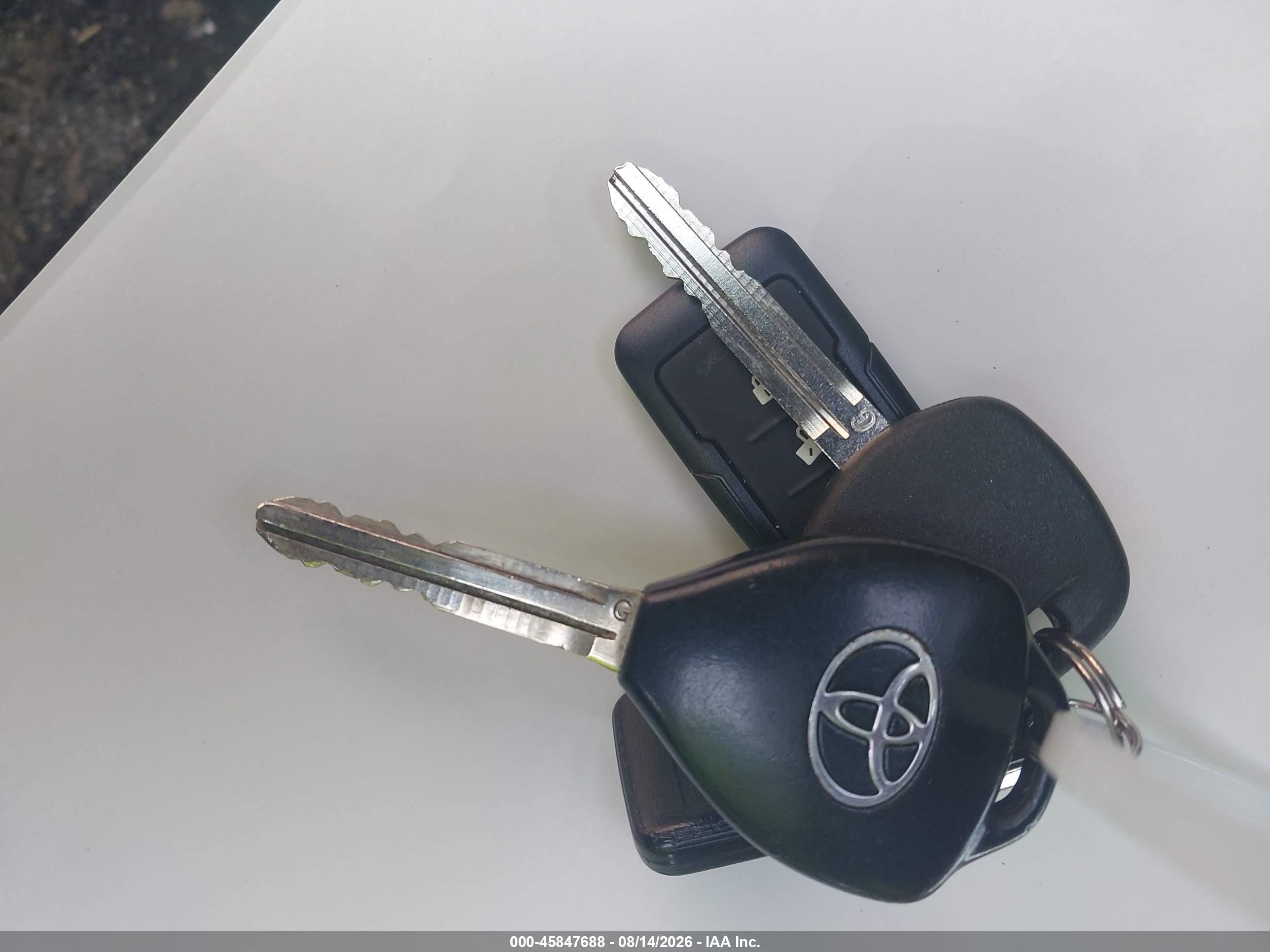 2010 Toyota Corolla Le Gray vin: JTDBU4EE8AJ064081